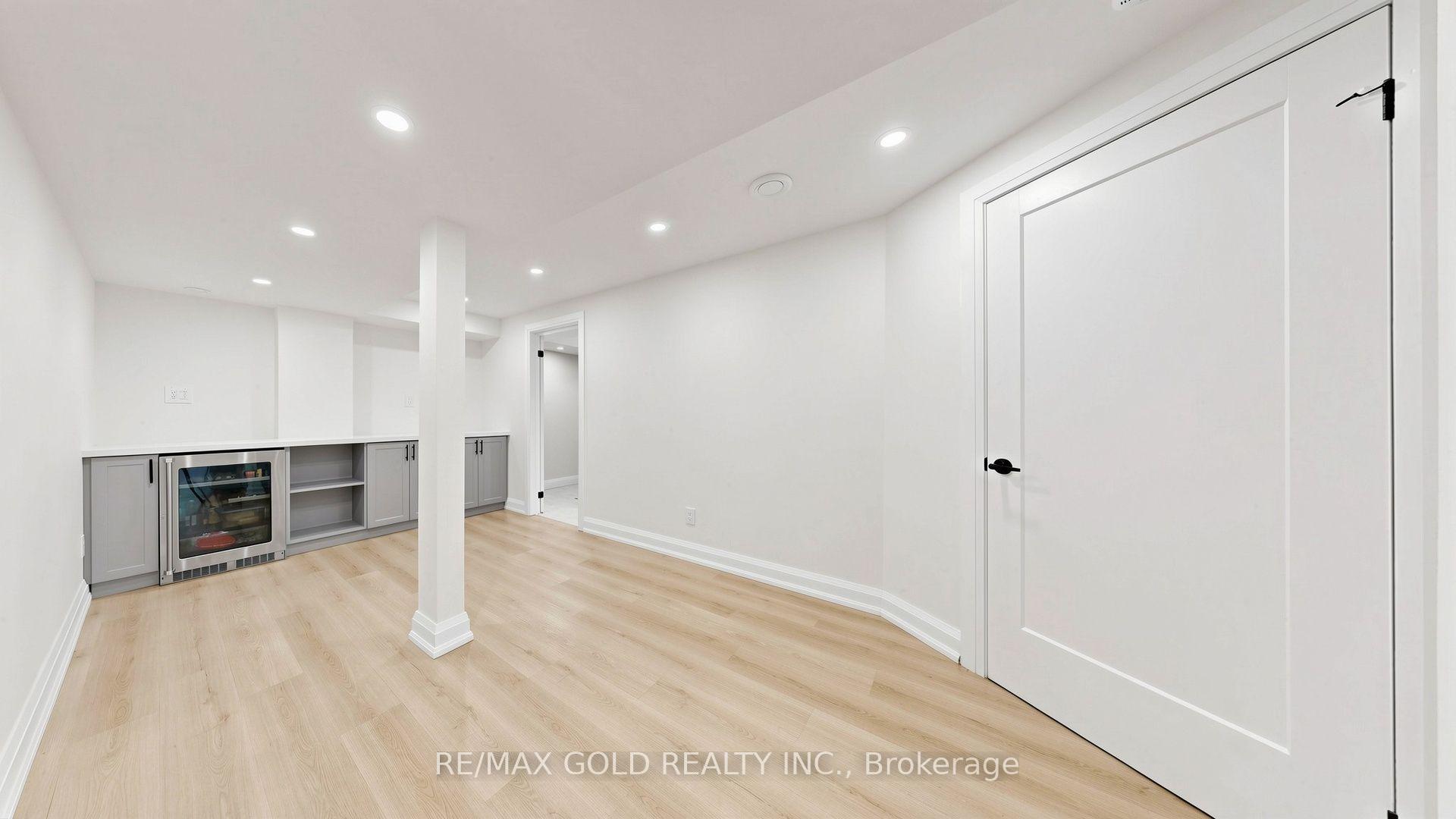 Photo 42 of 125 Burnhamthorpe Road E, Oakville, Glenorchy — HOMEH
