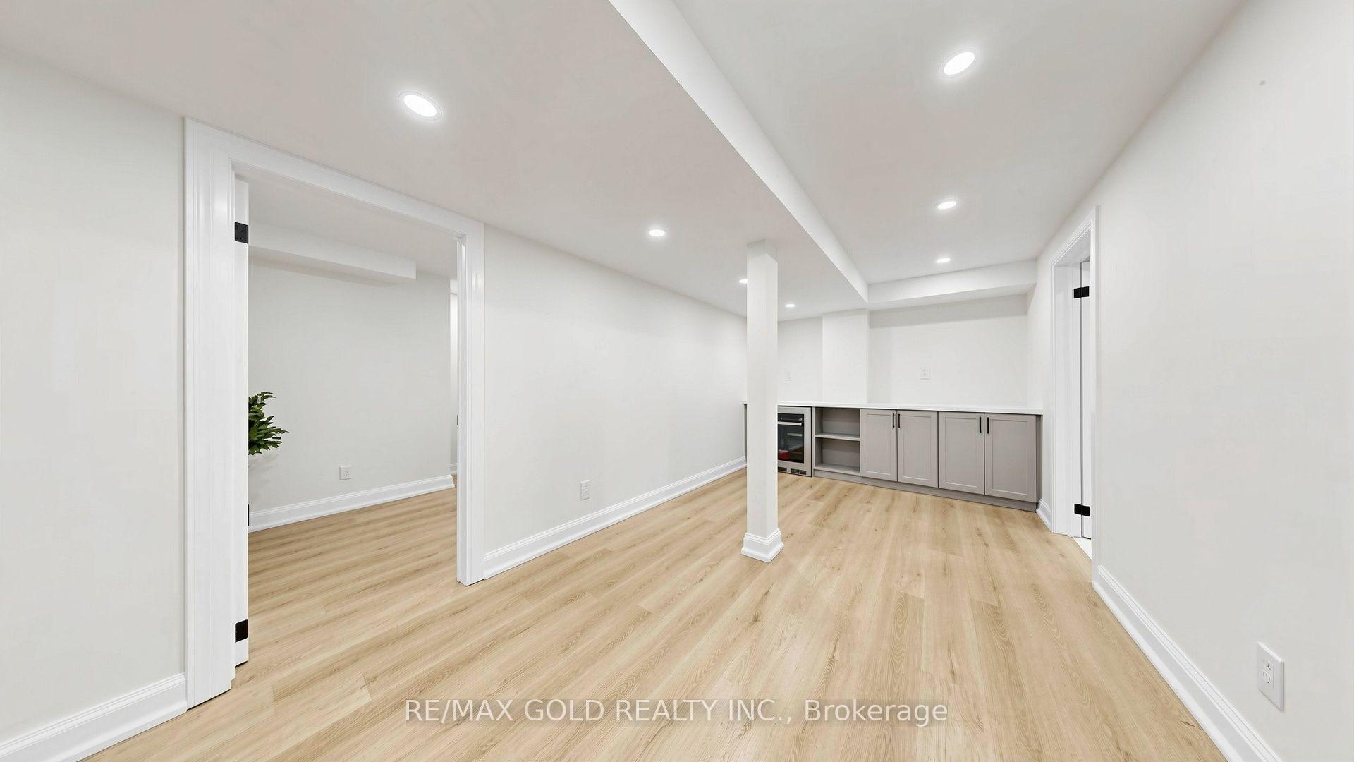 Photo 43 of 125 Burnhamthorpe Road E, Oakville, Glenorchy — HOMEH