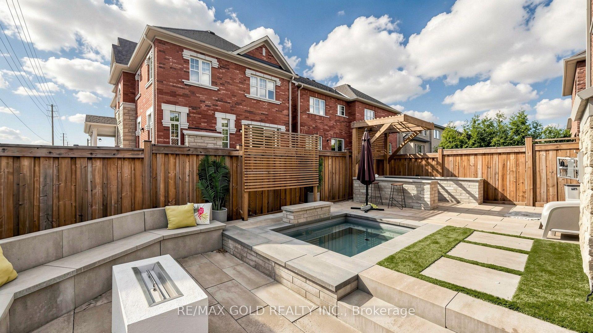 Photo 46 of 125 Burnhamthorpe Road E, Oakville, Glenorchy — HOMEH