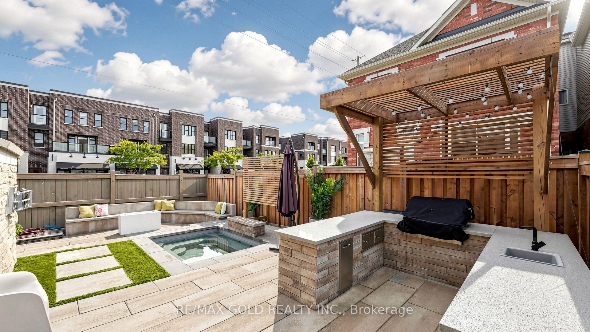 Photo 47 of 125 Burnhamthorpe Road E, Oakville, Glenorchy — HOMEH