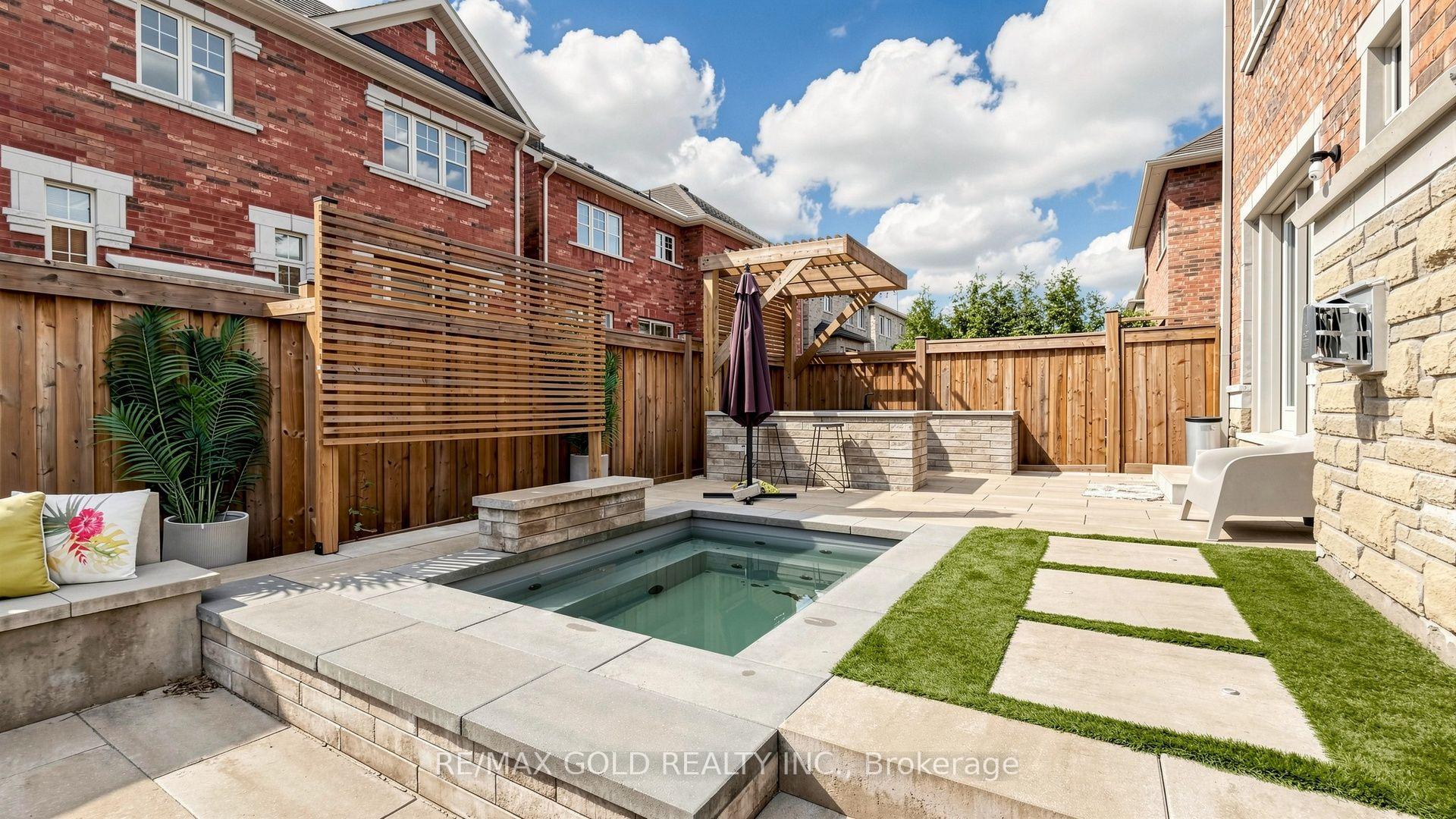 Photo 48 of 125 Burnhamthorpe Road E, Oakville, Glenorchy — HOMEH