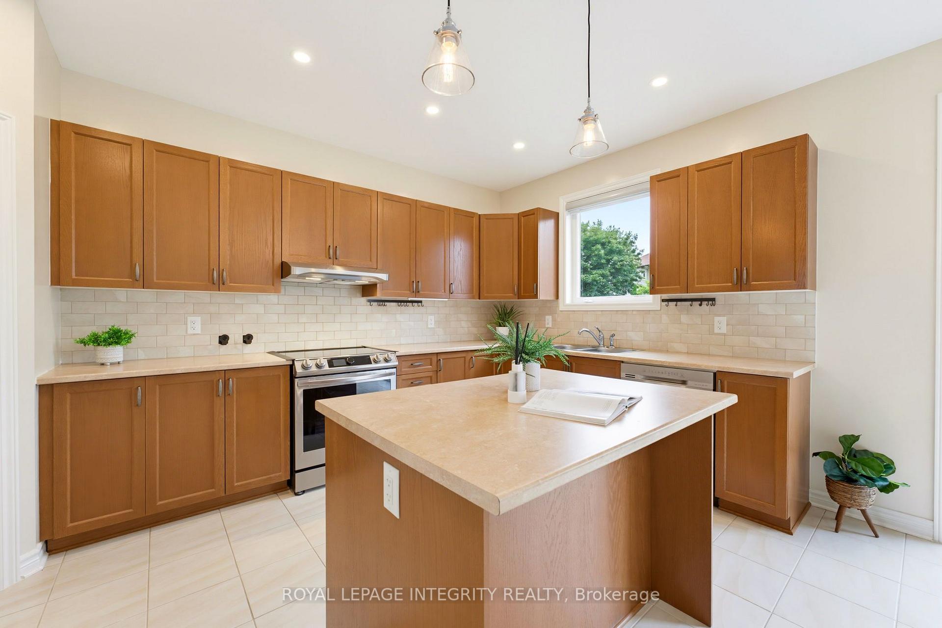 Photo 16 of 127 Hickstead Way, Ottawa, Stittsville (South) — HOMEH