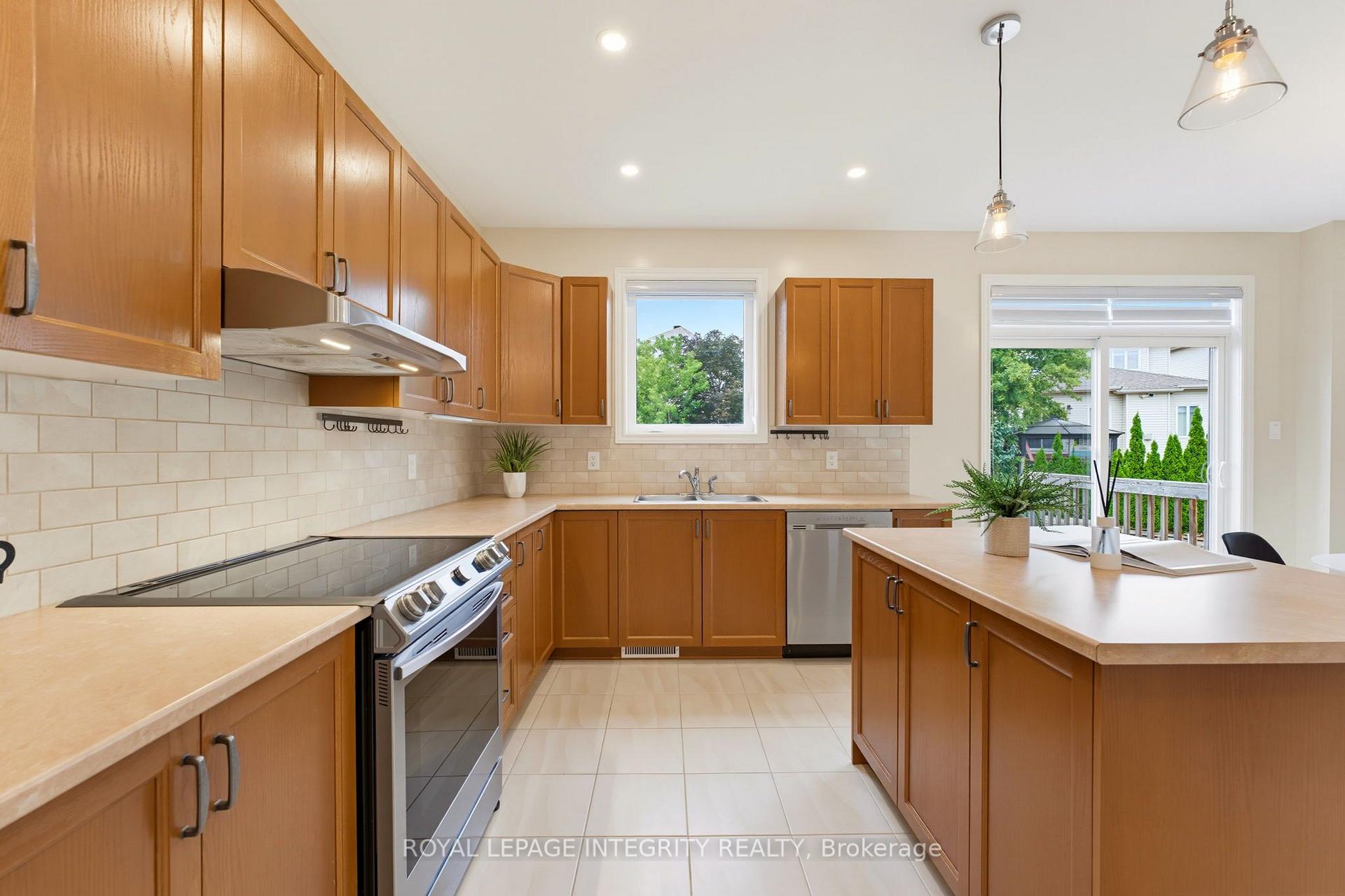 Photo 17 of 127 Hickstead Way, Ottawa, Stittsville (South) — HOMEH