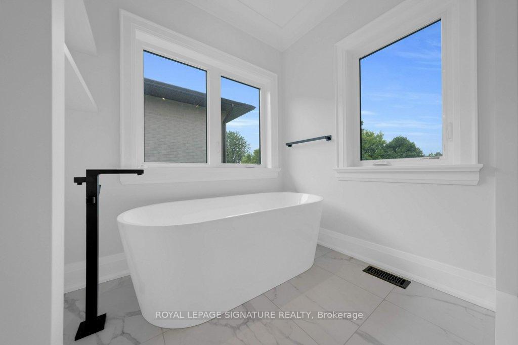 Photo 19 of 92 Howard Road, Newmarket, Huron Heights-Leslie Valley — HOMEH