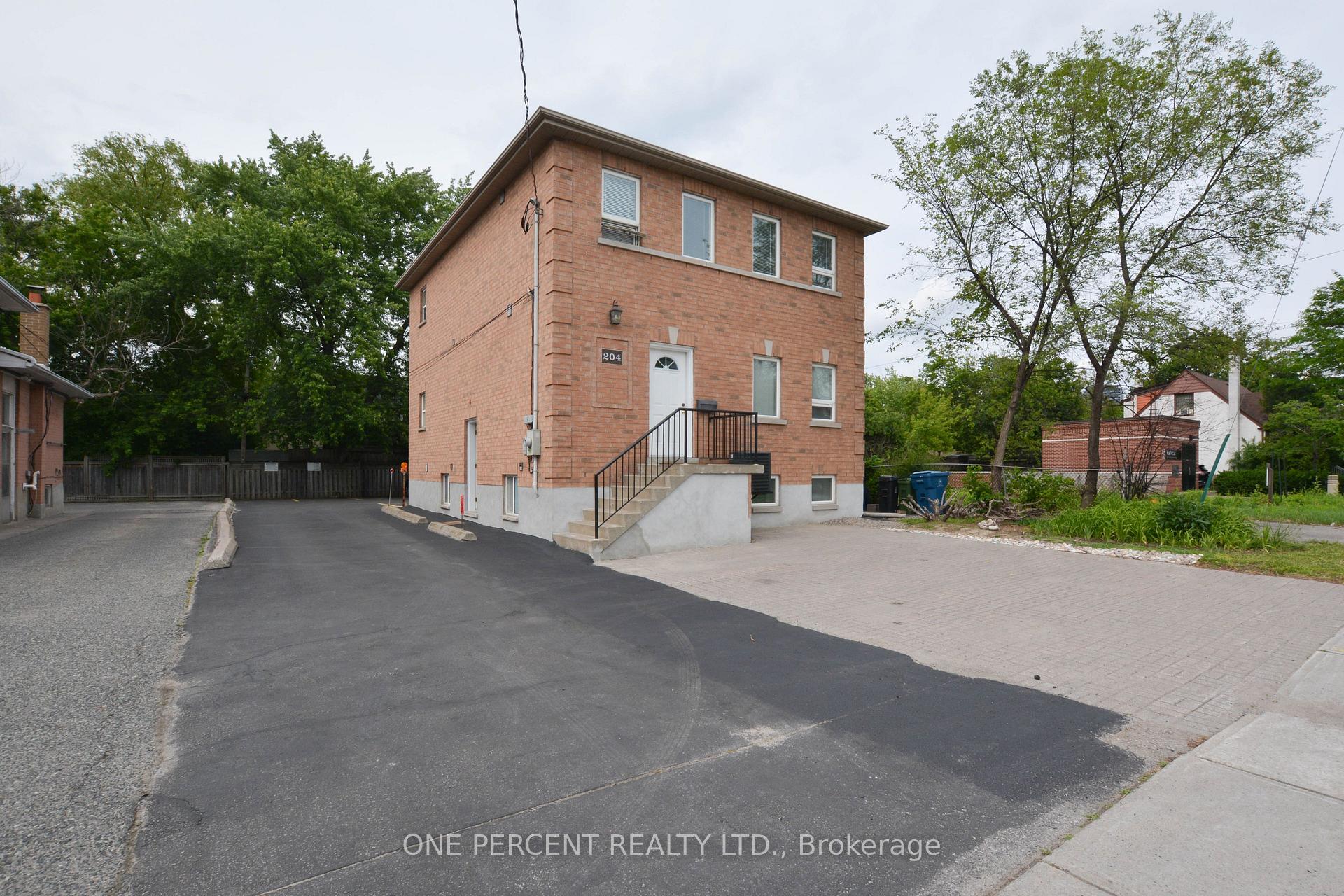 Front of 204 Sheppard Avenue W