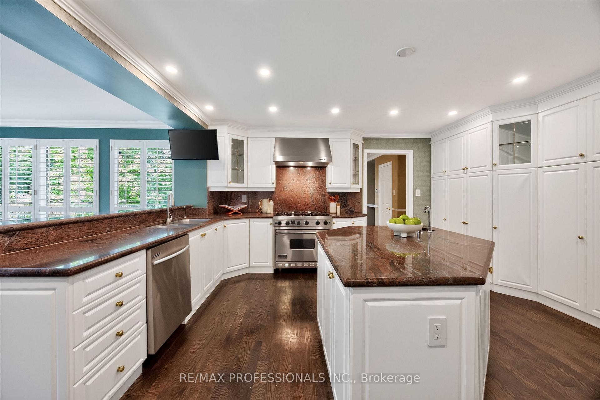 Photo 12 of 60 Kingscross Drive, King, King City — HOMEH