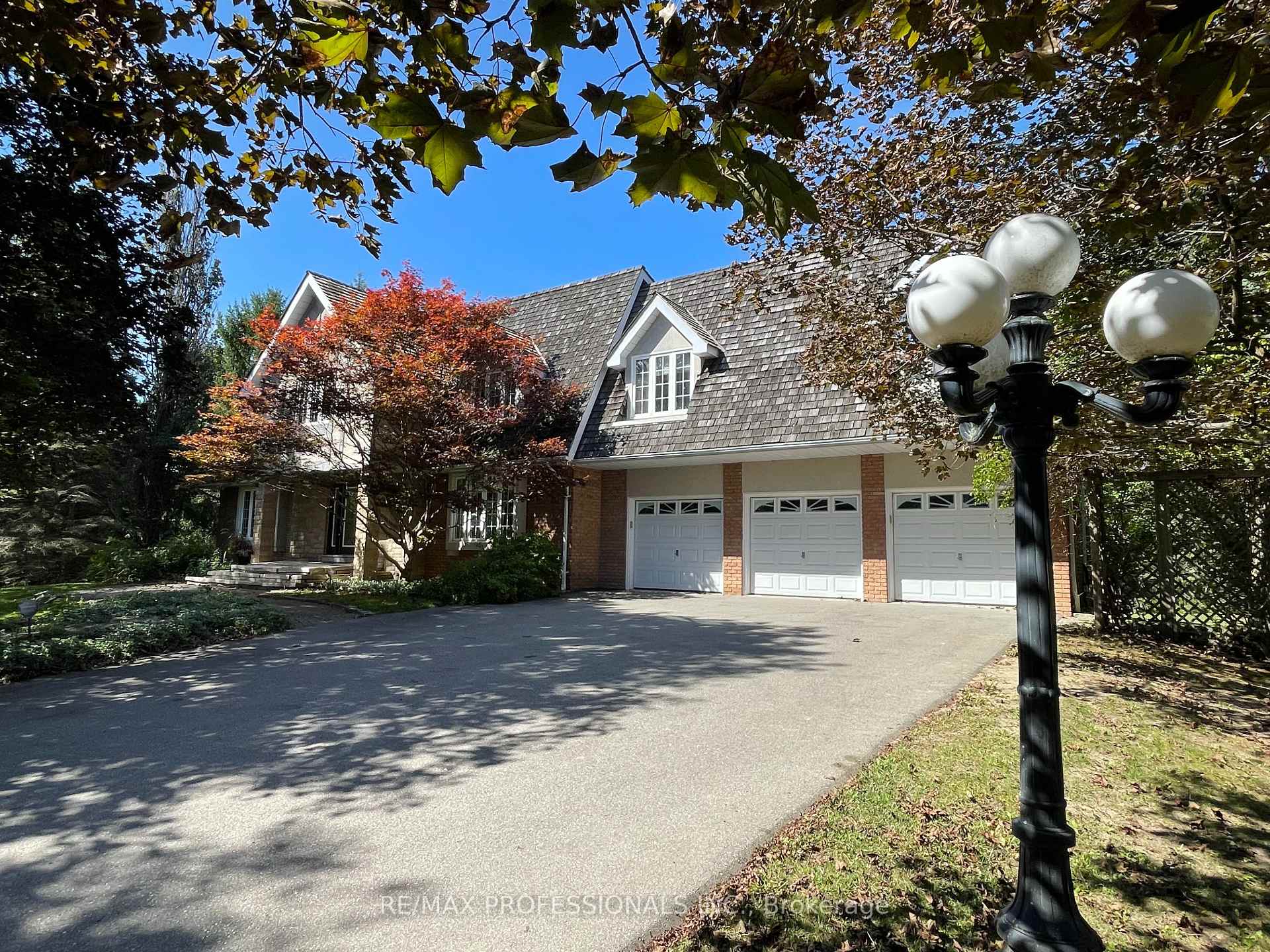 Photo 1 of 60 Kingscross Drive, King, King City — HOMEH