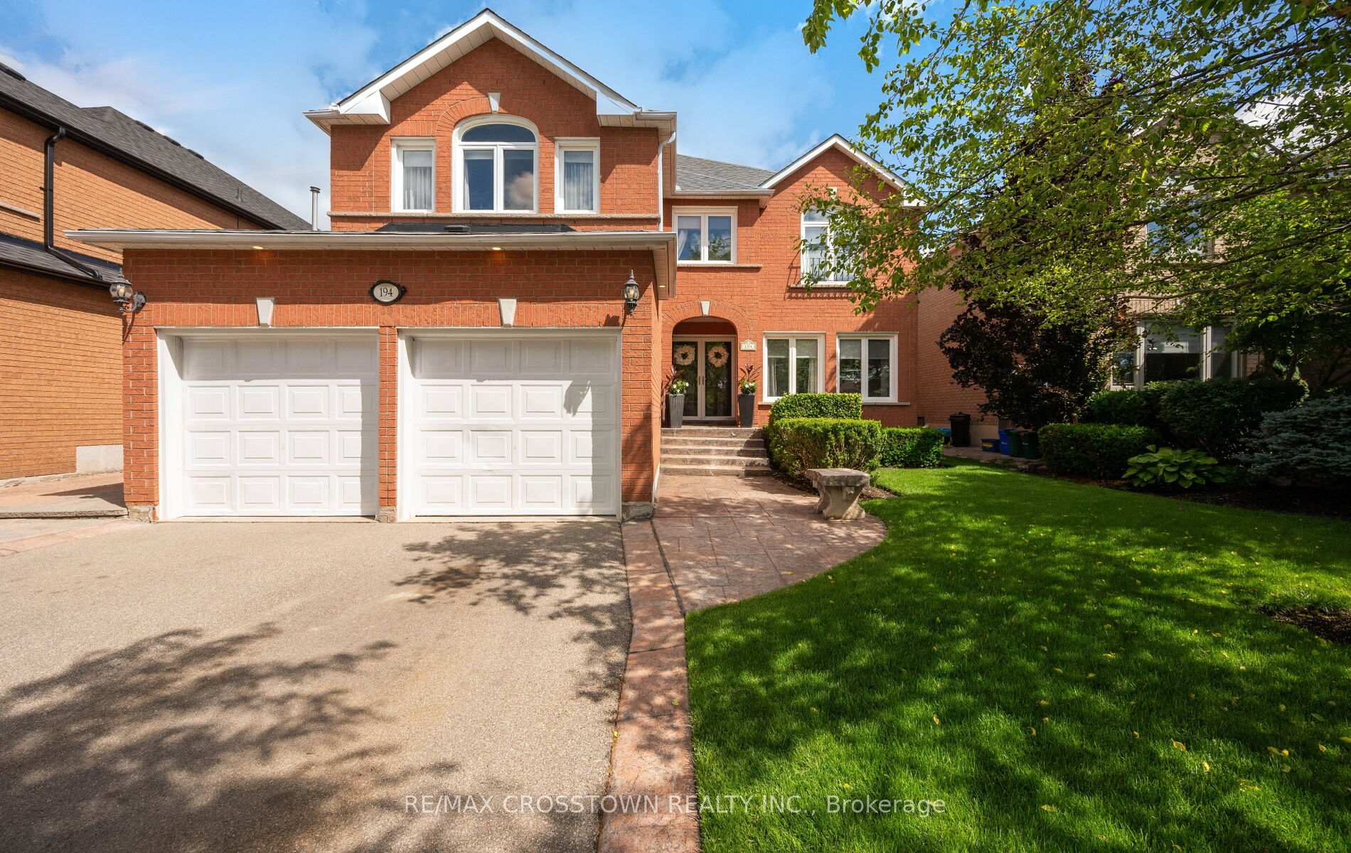 Photo 3 of 194 Caproni Drive, Vaughan, Maple — HOMEH