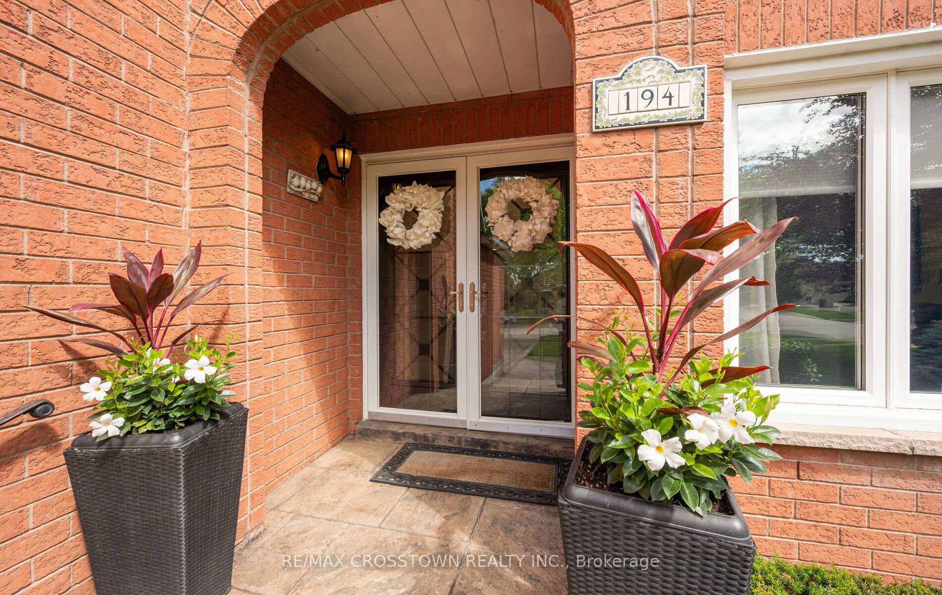 Photo 4 of 194 Caproni Drive, Vaughan, Maple — HOMEH