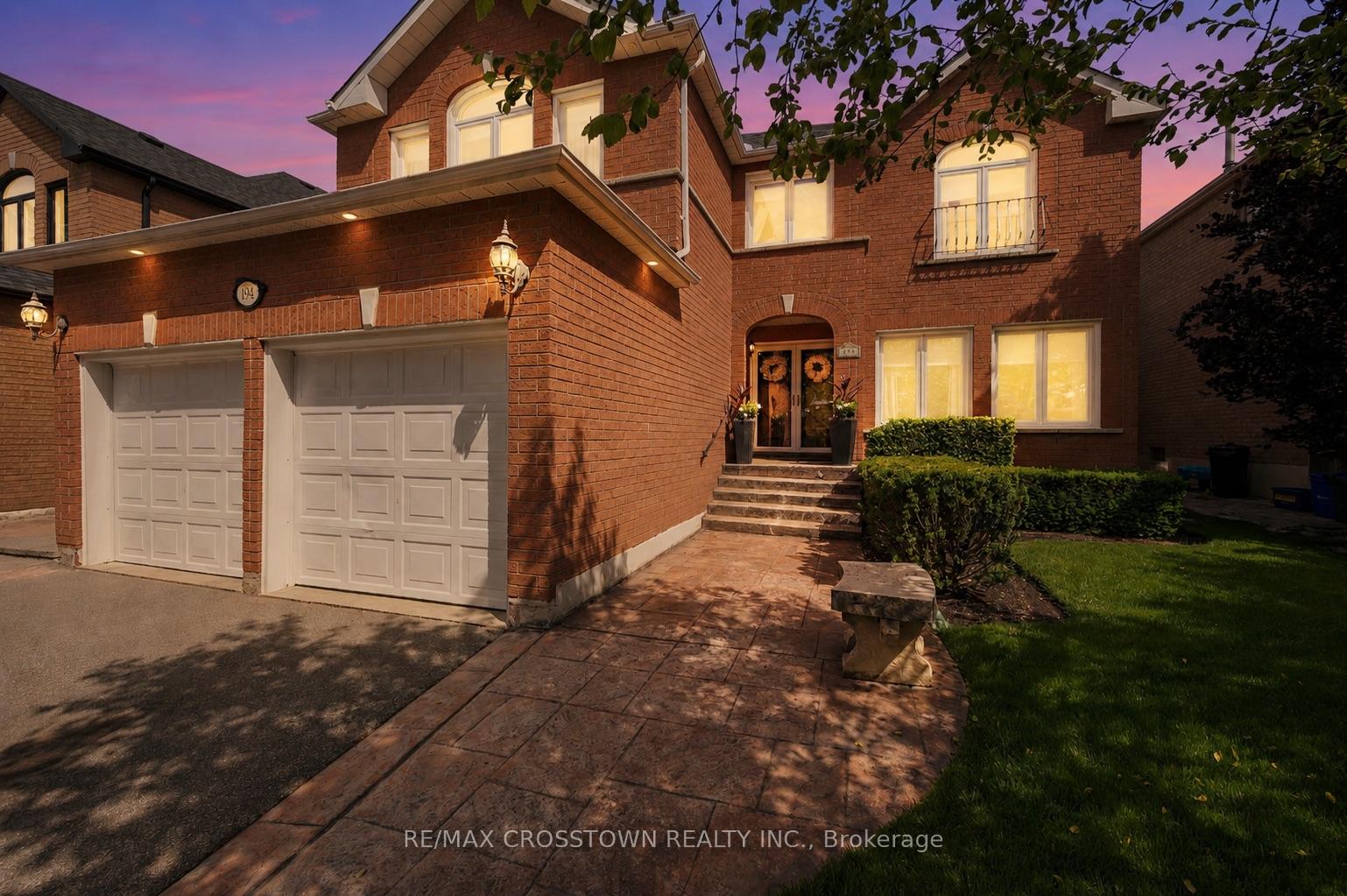 Photo 5 of 194 Caproni Drive, Vaughan, Maple — HOMEH