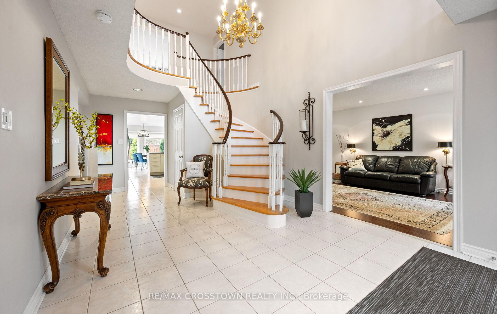 Photo 6 of 194 Caproni Drive, Vaughan, Maple — HOMEH