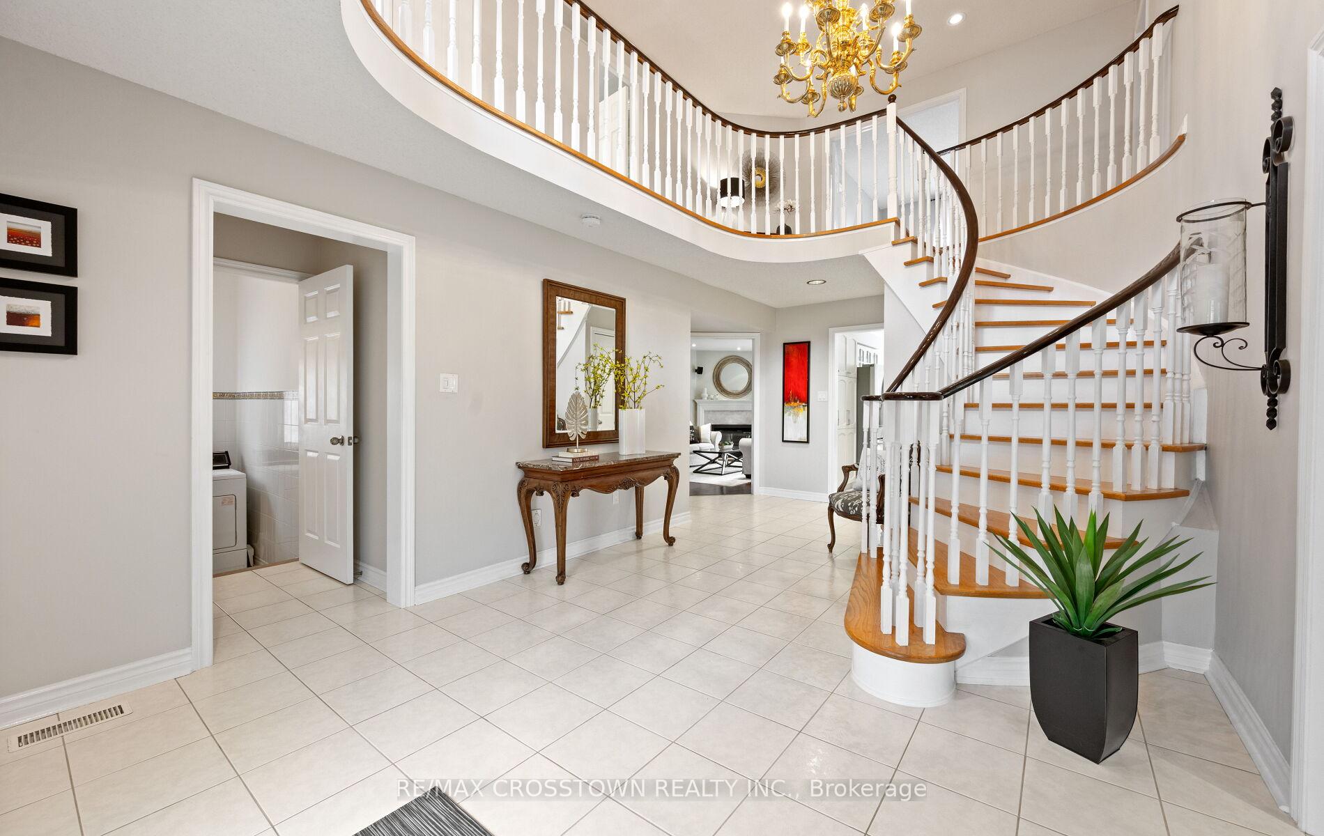 Photo 7 of 194 Caproni Drive, Vaughan, Maple — HOMEH