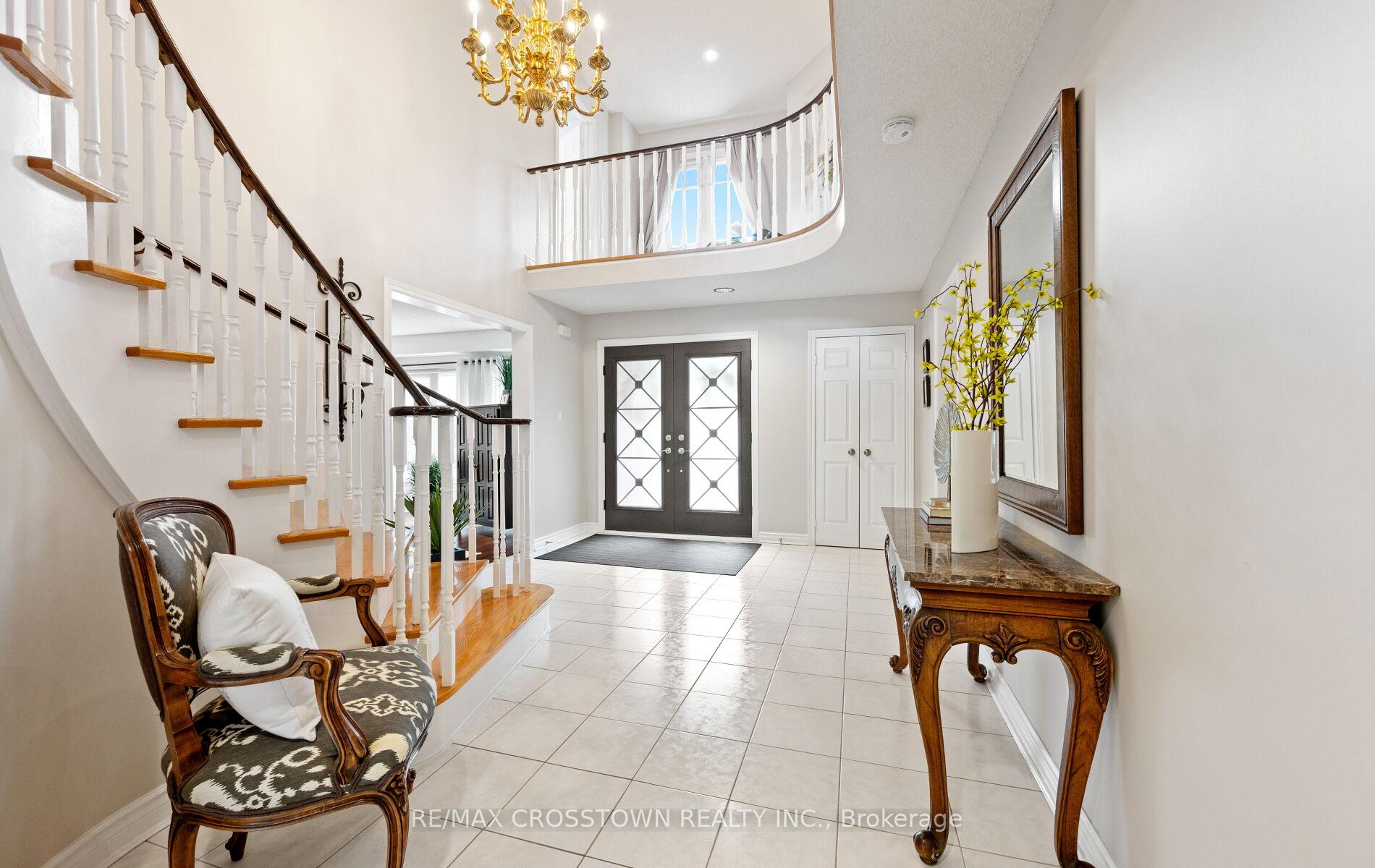 Photo 8 of 194 Caproni Drive, Vaughan, Maple — HOMEH