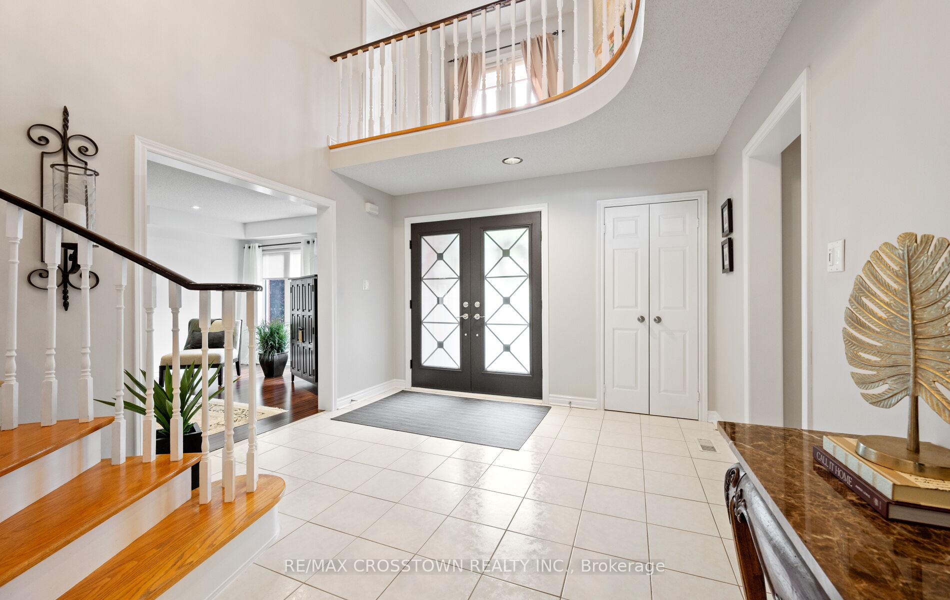 Photo 9 of 194 Caproni Drive, Vaughan, Maple — HOMEH