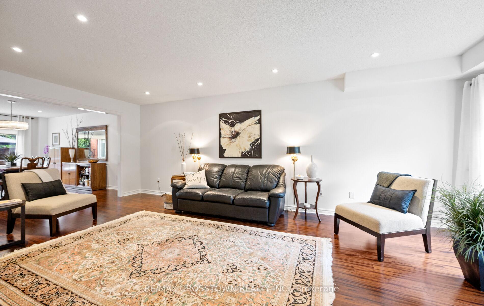 Photo 10 of 194 Caproni Drive, Vaughan, Maple — HOMEH