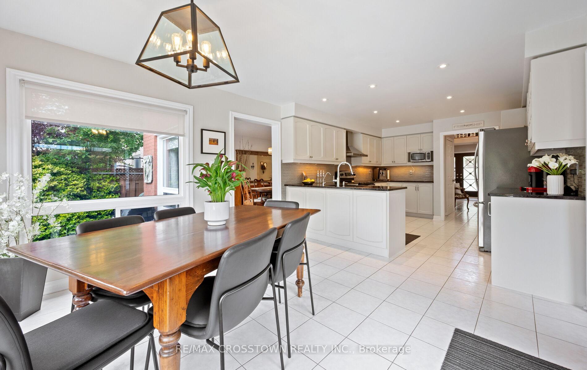 Photo 15 of 194 Caproni Drive, Vaughan, Maple — HOMEH