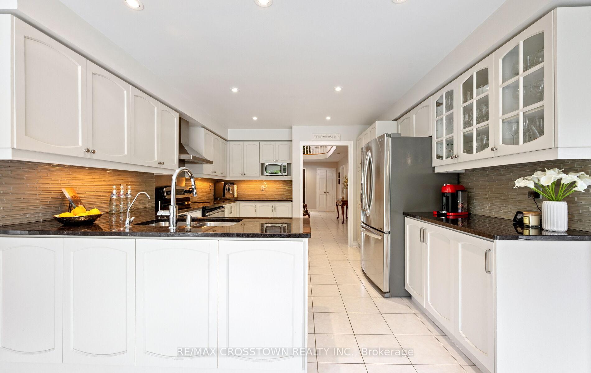 Photo 16 of 194 Caproni Drive, Vaughan, Maple — HOMEH