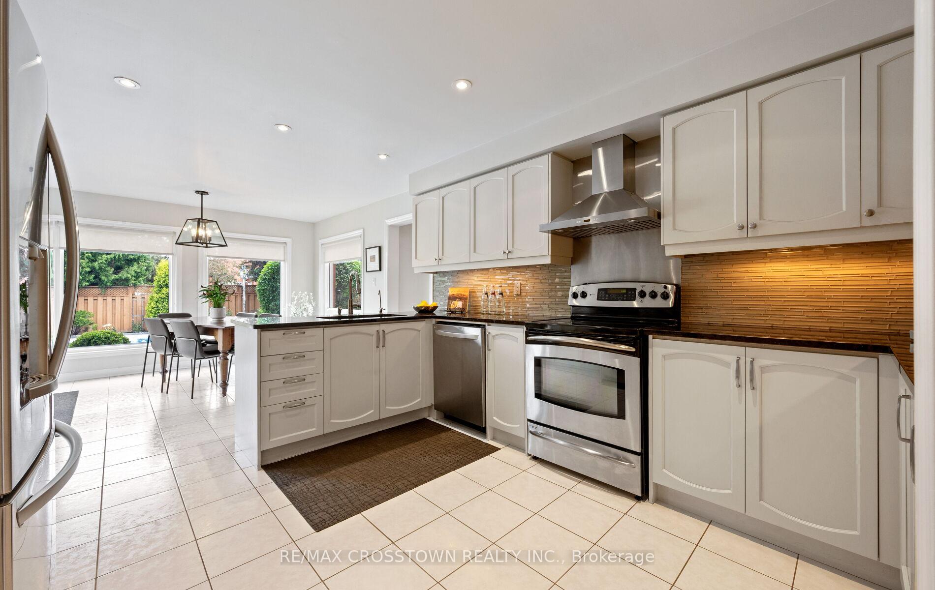 Photo 17 of 194 Caproni Drive, Vaughan, Maple — HOMEH