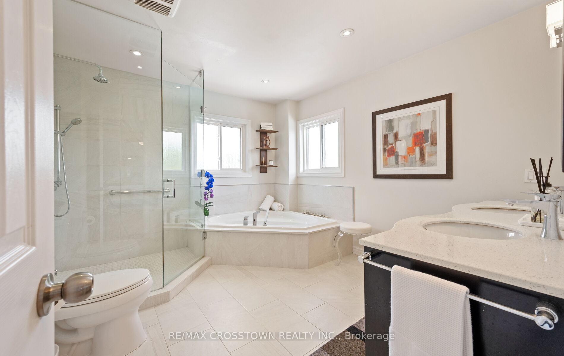Photo 25 of 194 Caproni Drive, Vaughan, Maple — HOMEH