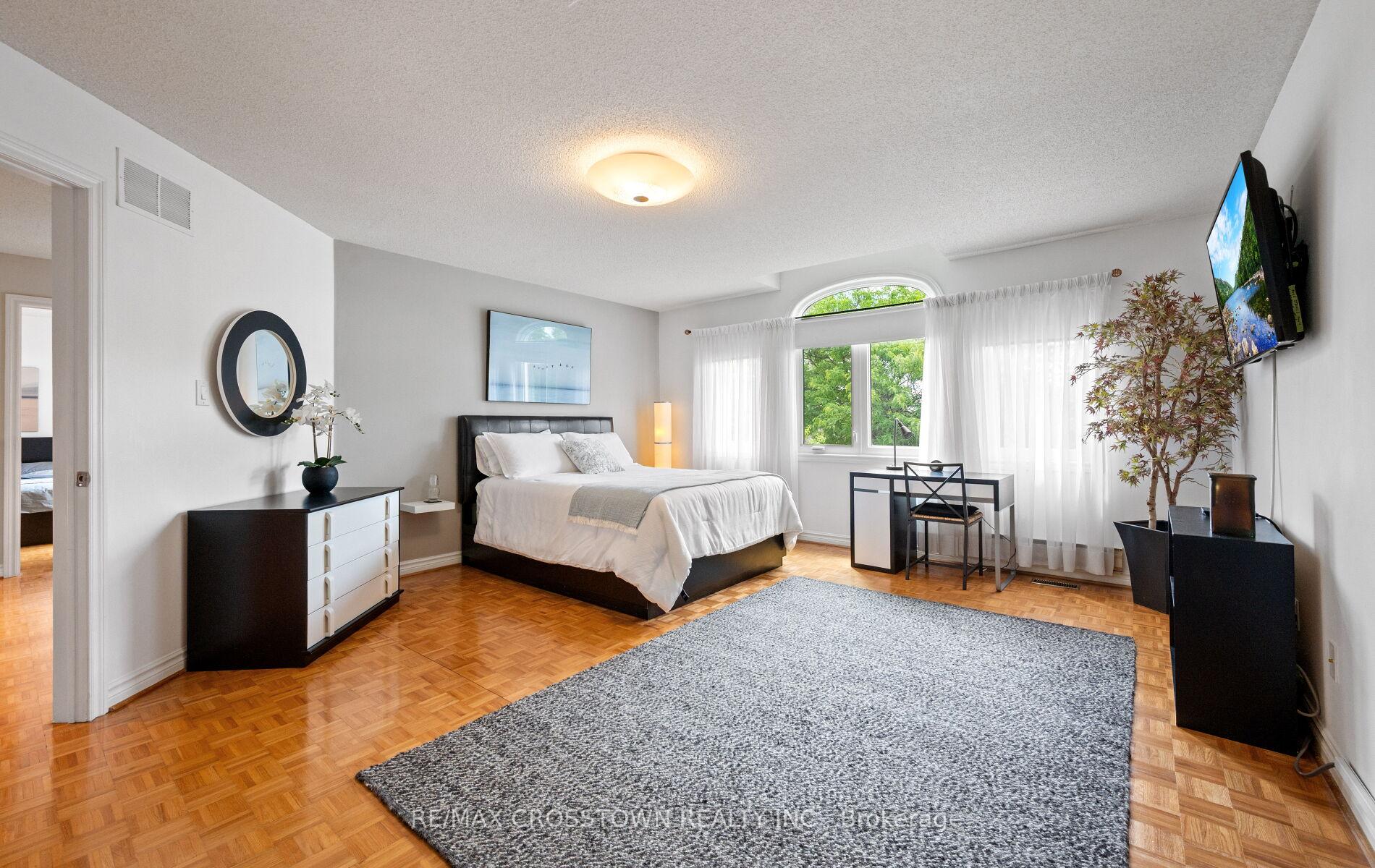 Photo 31 of 194 Caproni Drive, Vaughan, Maple — HOMEH