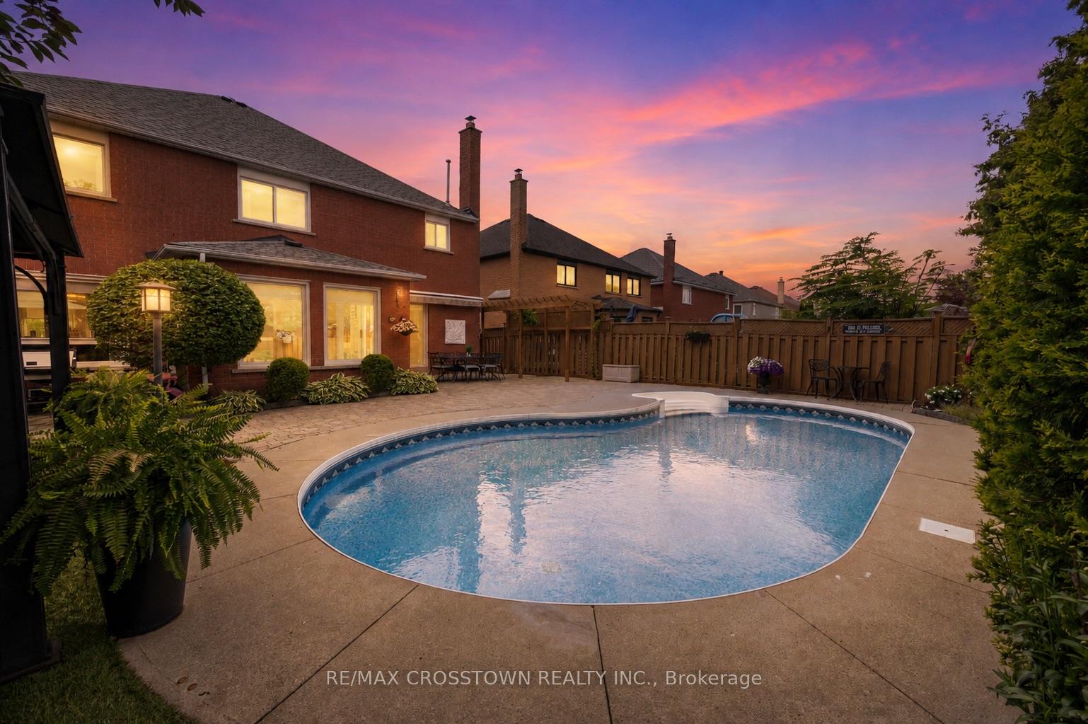 Photo 38 of 194 Caproni Drive, Vaughan, Maple — HOMEH