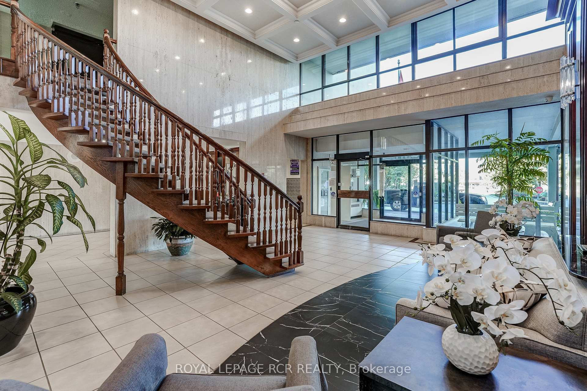Photo 5 of Unit 1612, 8111 Yonge Street, Markham, Royal Orchard — HOMEH
