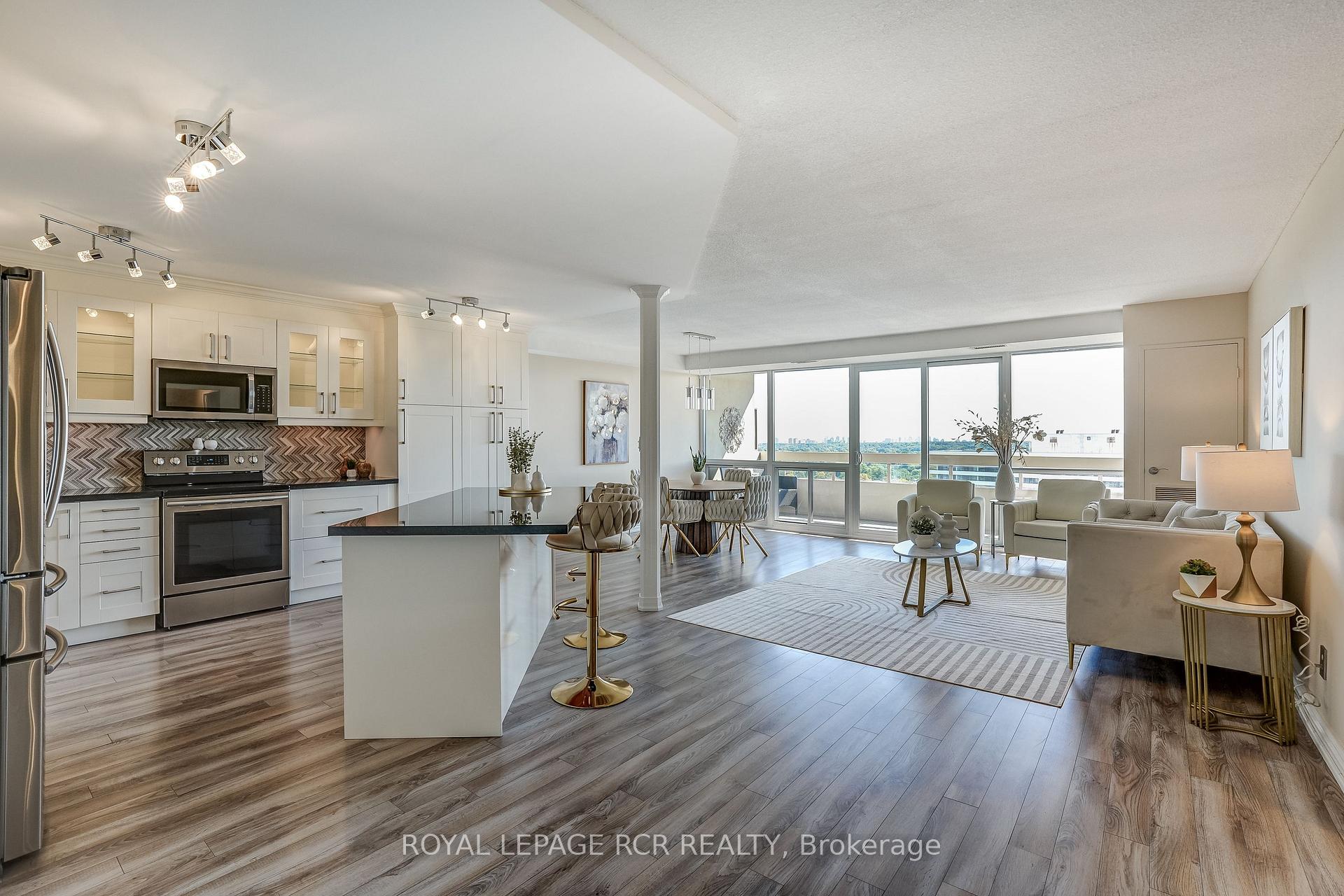 Photo 7 of Unit 1612, 8111 Yonge Street, Markham, Royal Orchard — HOMEH