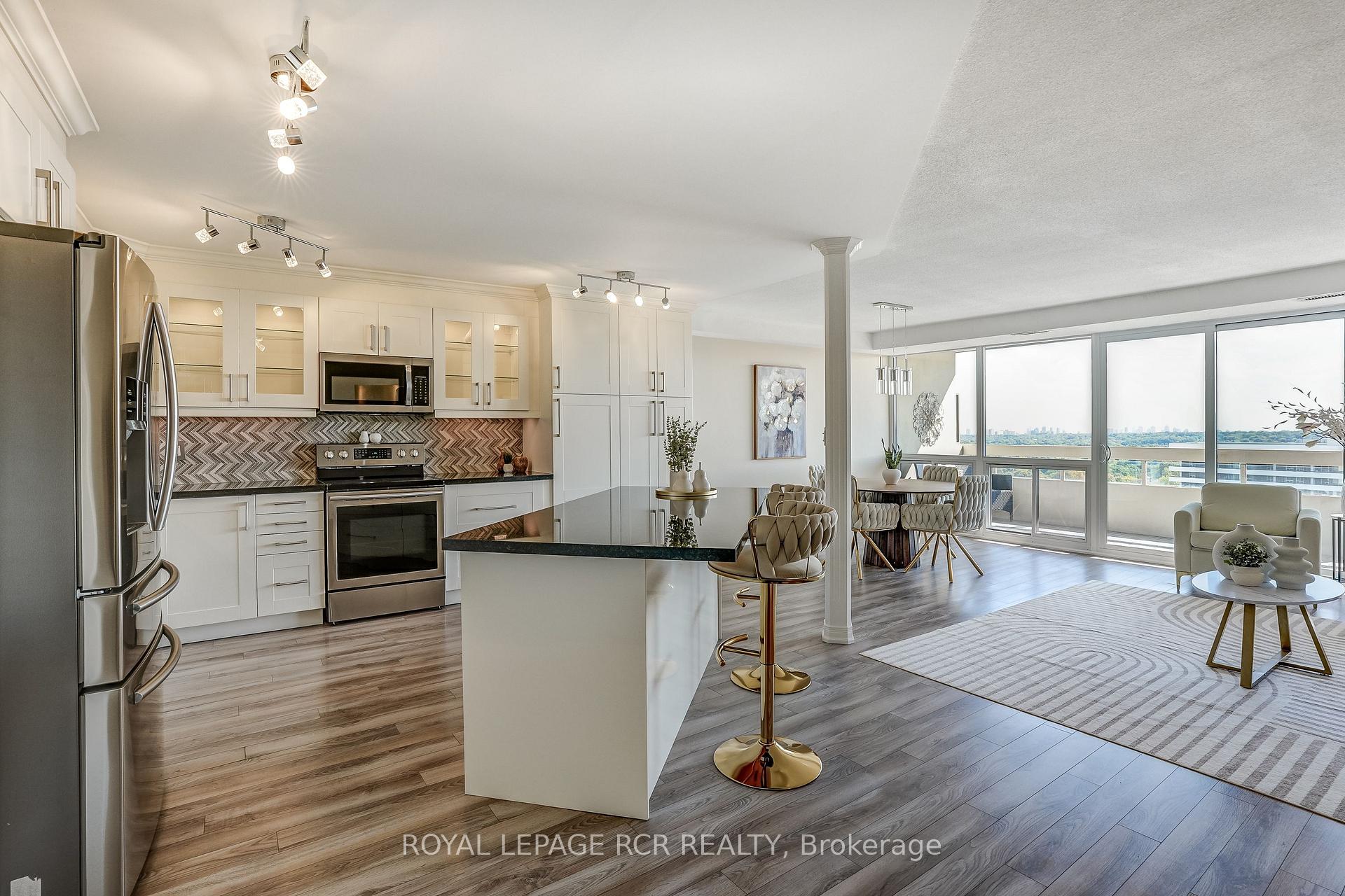 Photo 8 of Unit 1612, 8111 Yonge Street, Markham, Royal Orchard — HOMEH