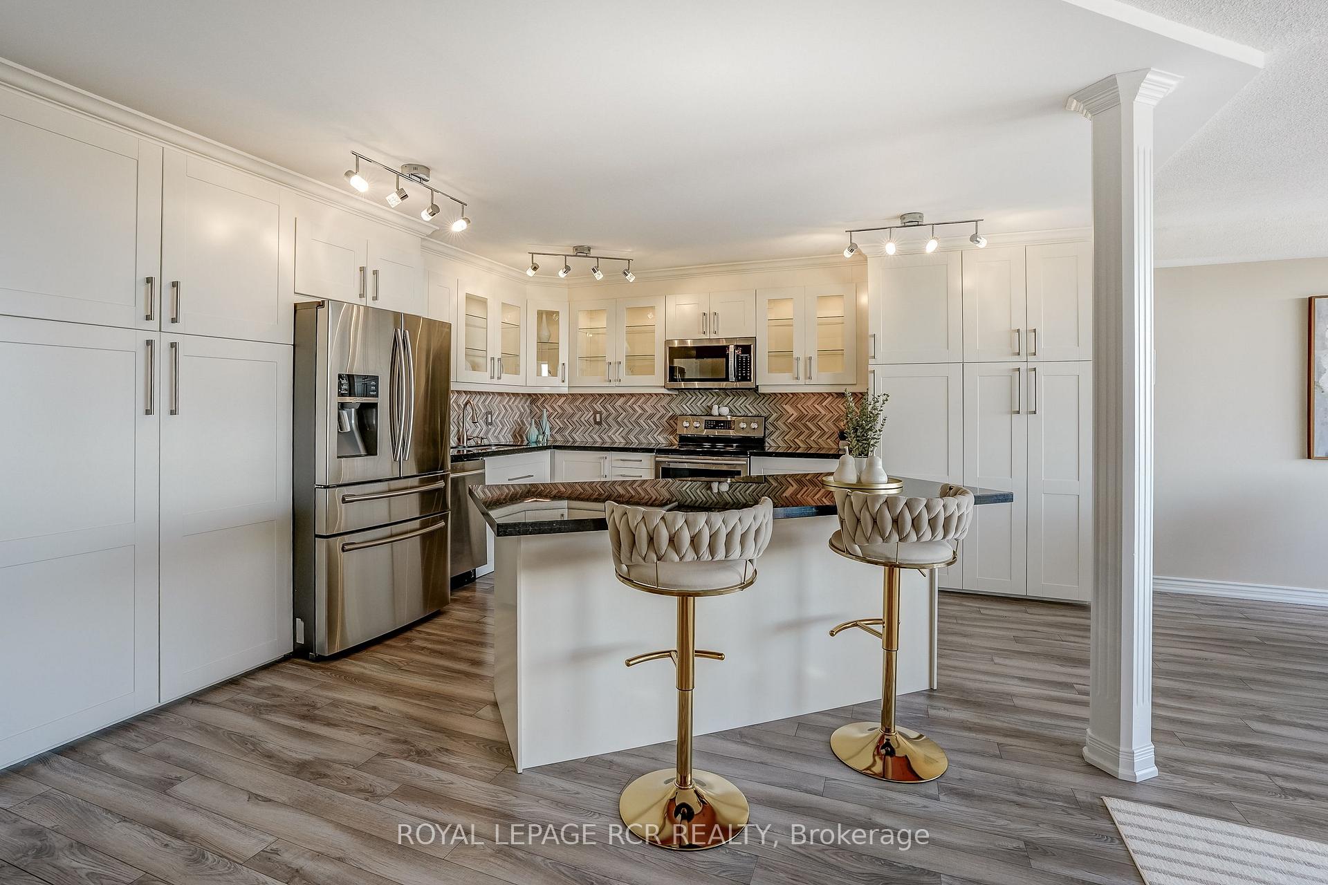 Photo 9 of Unit 1612, 8111 Yonge Street, Markham, Royal Orchard — HOMEH