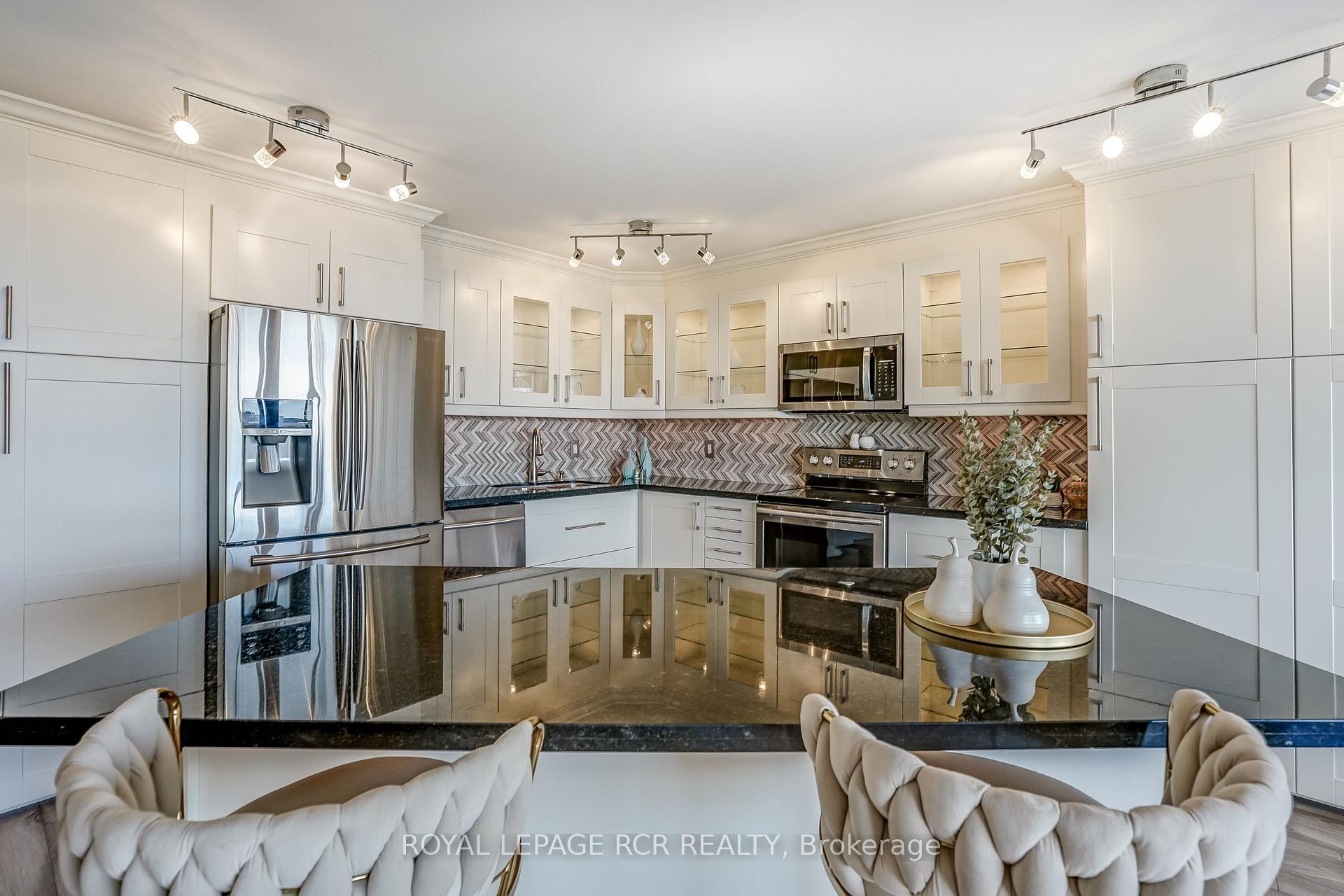Photo 10 of Unit 1612, 8111 Yonge Street, Markham, Royal Orchard — HOMEH