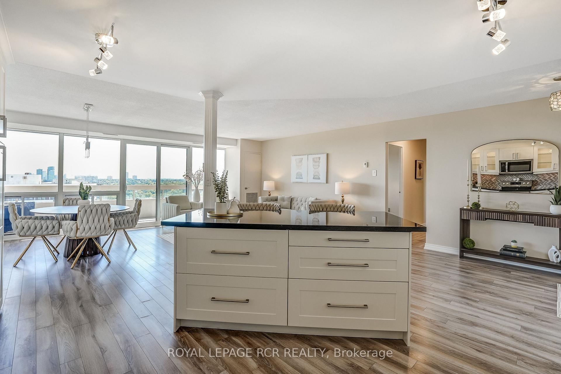 Photo 12 of Unit 1612, 8111 Yonge Street, Markham, Royal Orchard — HOMEH