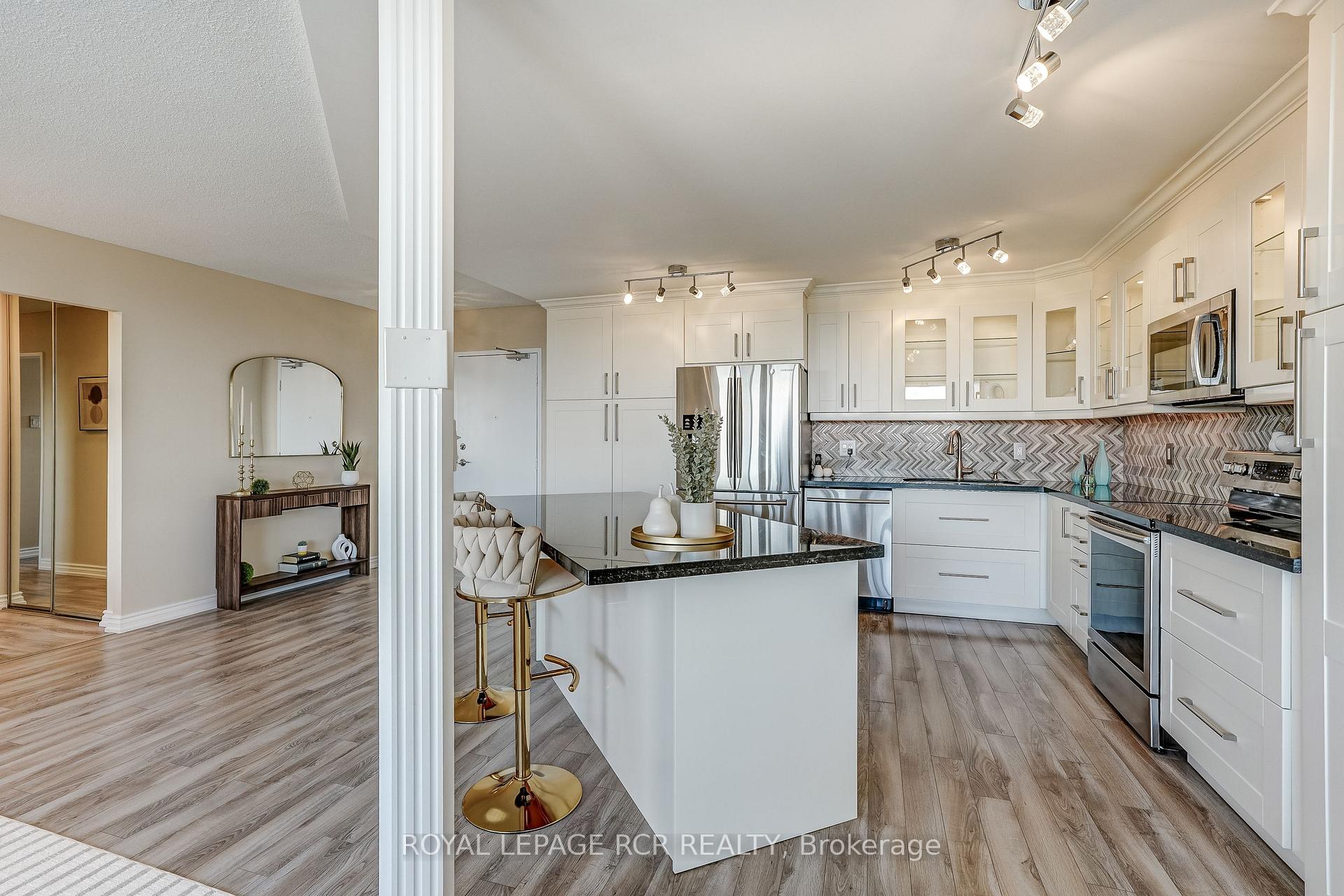 Photo 13 of Unit 1612, 8111 Yonge Street, Markham, Royal Orchard — HOMEH