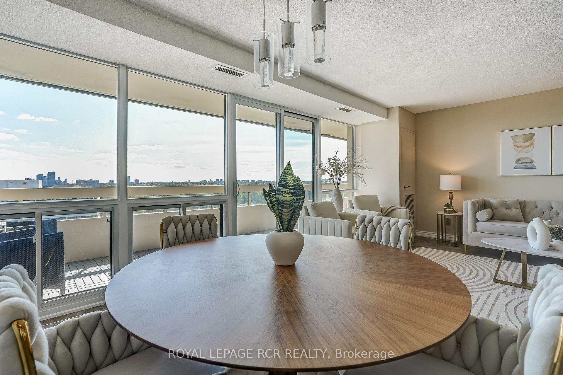 Photo 15 of Unit 1612, 8111 Yonge Street, Markham, Royal Orchard — HOMEH