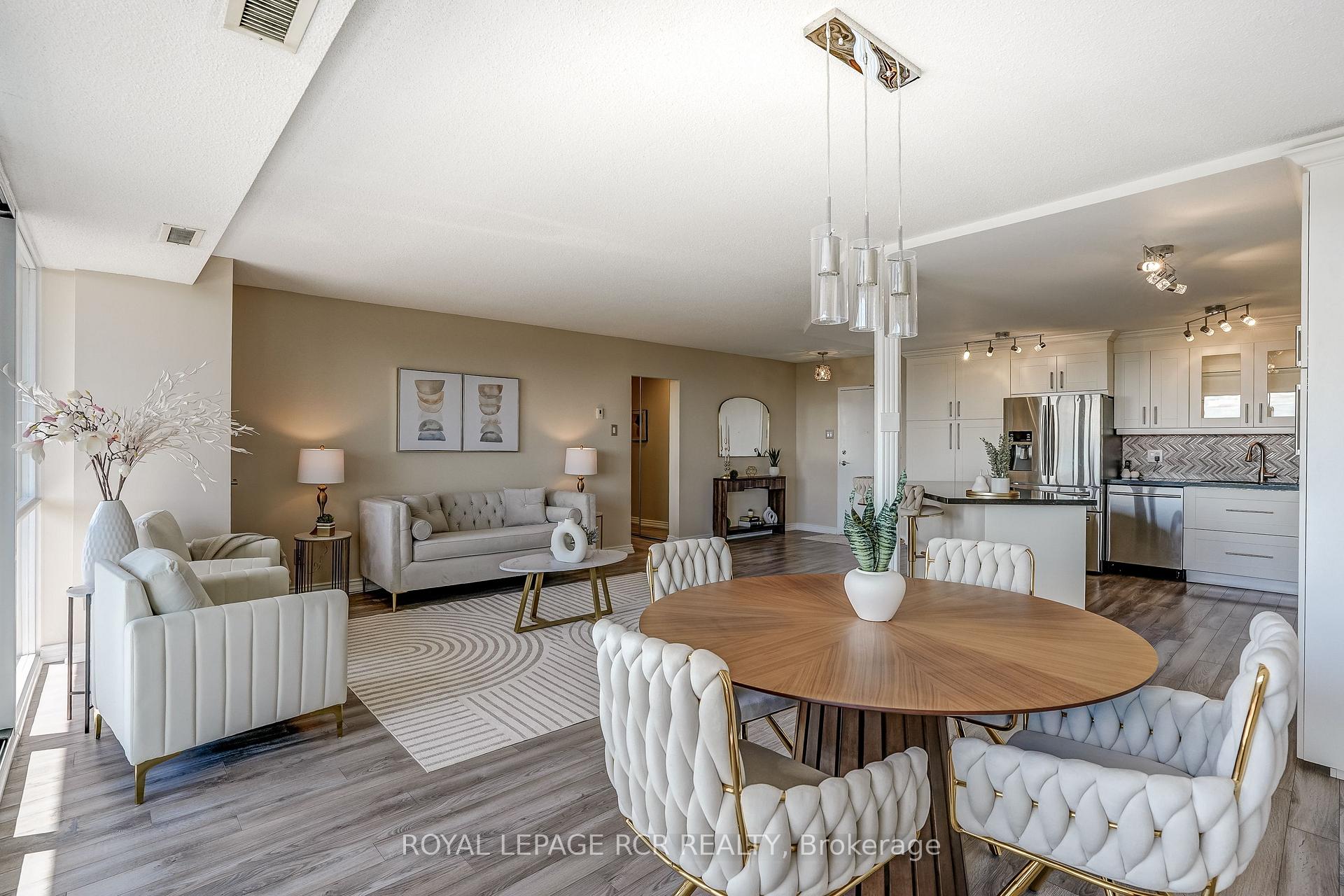 Photo 16 of Unit 1612, 8111 Yonge Street, Markham, Royal Orchard — HOMEH