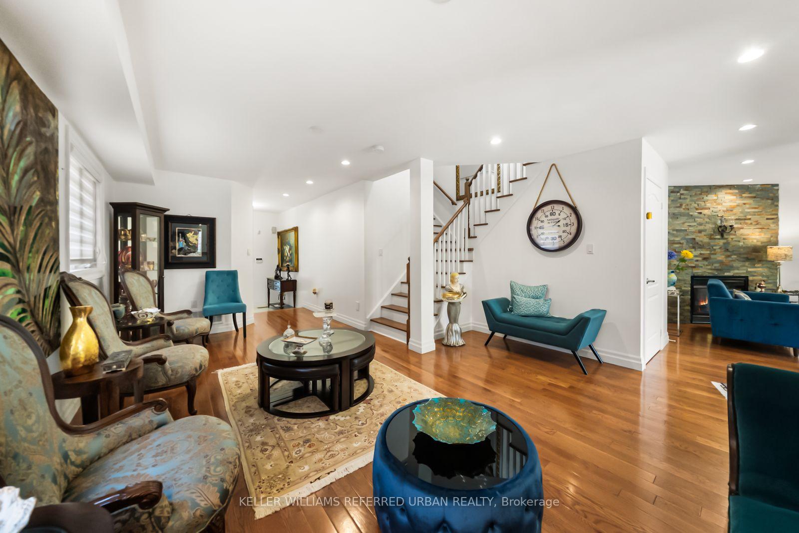 Photo 8 of 1002 Oaktree Crescent, Newmarket, Summerhill Estates — HOMEH