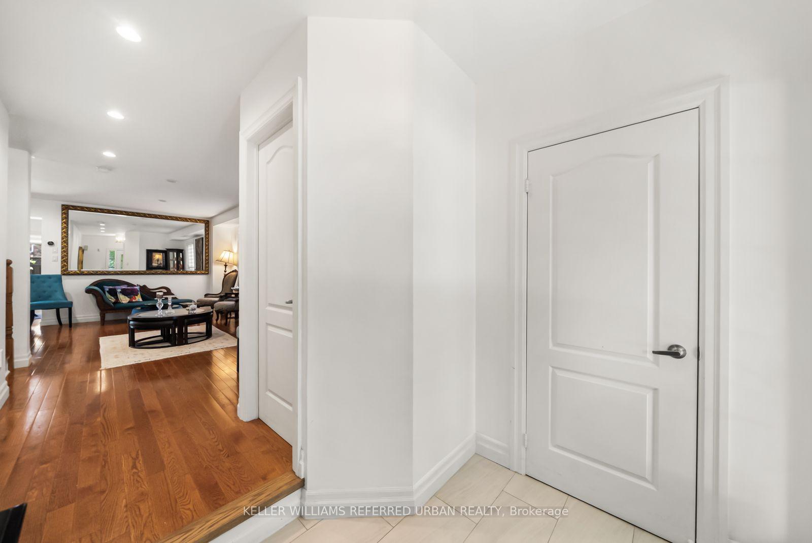 Photo 11 of 1002 Oaktree Crescent, Newmarket, Summerhill Estates — HOMEH