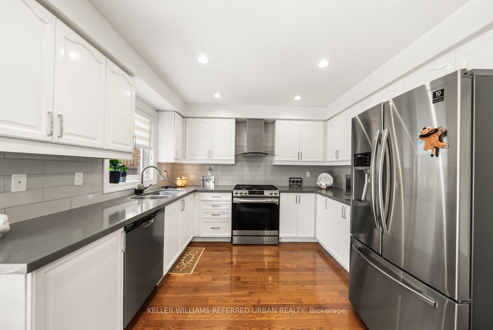Photo 16 of 1002 Oaktree Crescent, Newmarket, Summerhill Estates — HOMEH