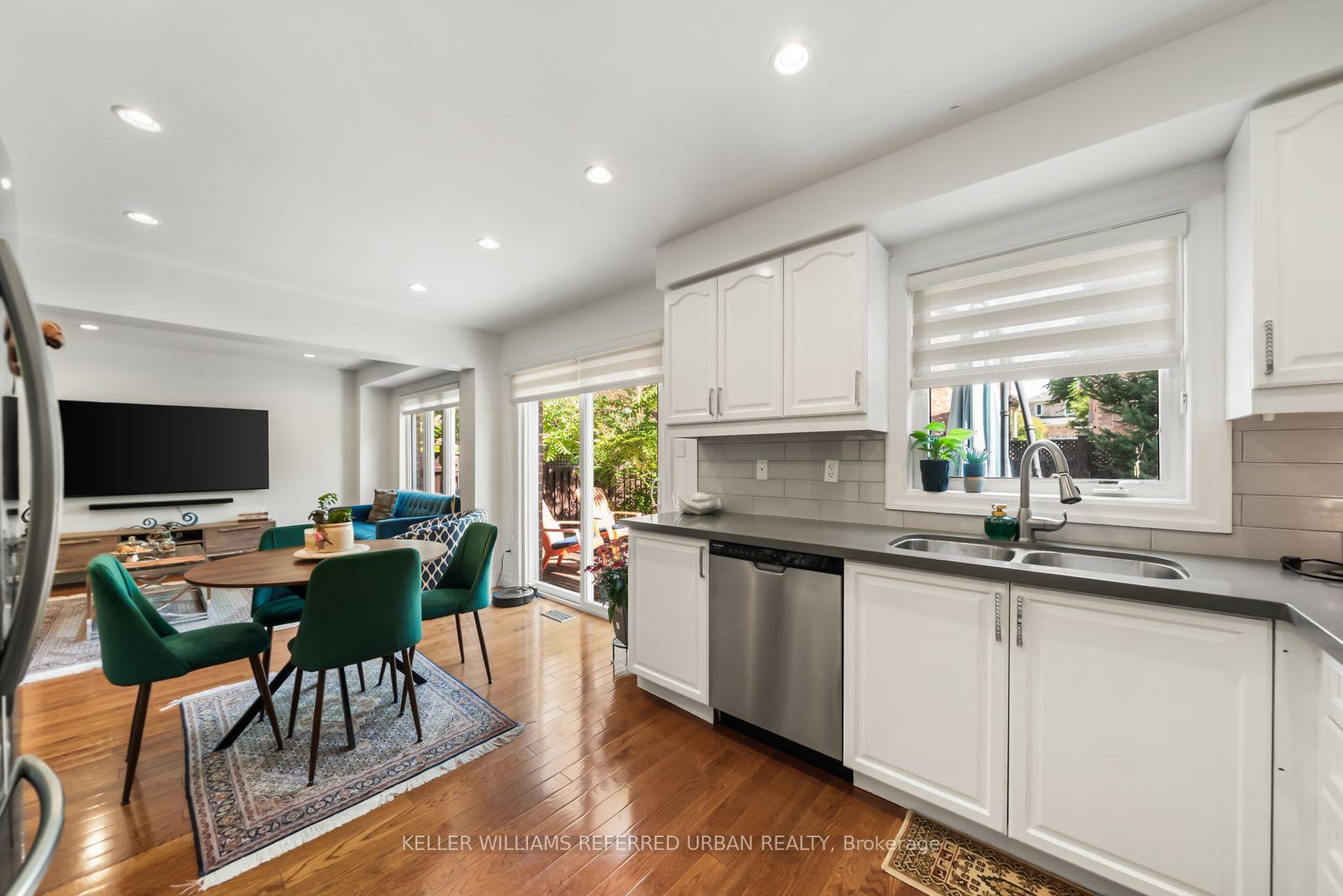 Photo 17 of 1002 Oaktree Crescent, Newmarket, Summerhill Estates — HOMEH