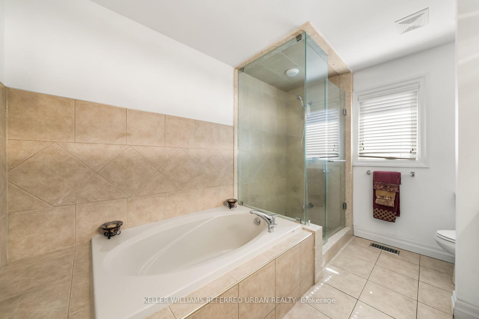 Photo 28 of 1002 Oaktree Crescent, Newmarket, Summerhill Estates — HOMEH