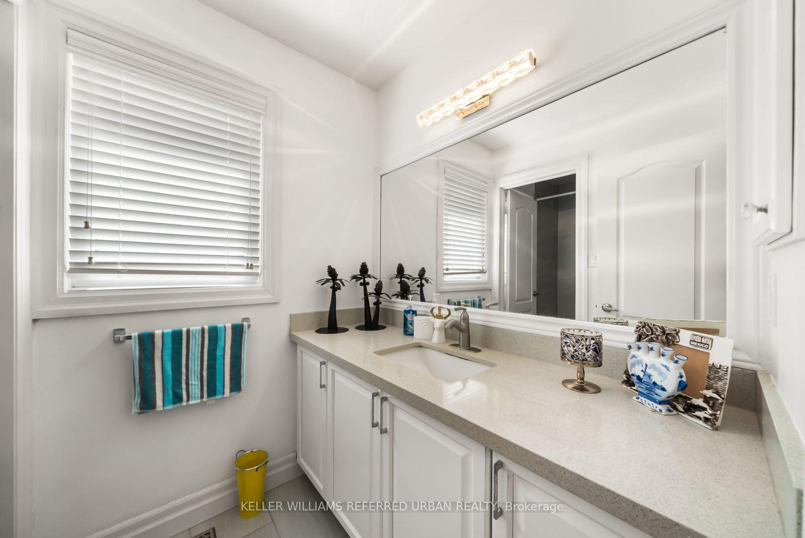 Photo 33 of 1002 Oaktree Crescent, Newmarket, Summerhill Estates — HOMEH
