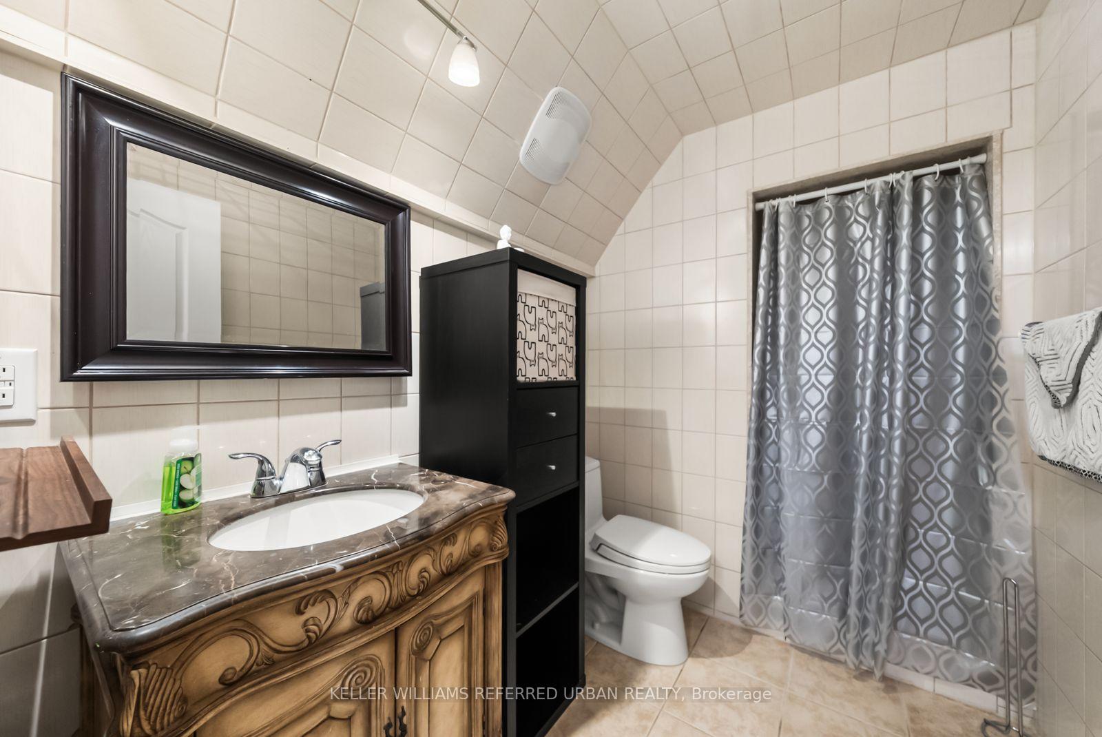 Photo 42 of 1002 Oaktree Crescent, Newmarket, Summerhill Estates — HOMEH