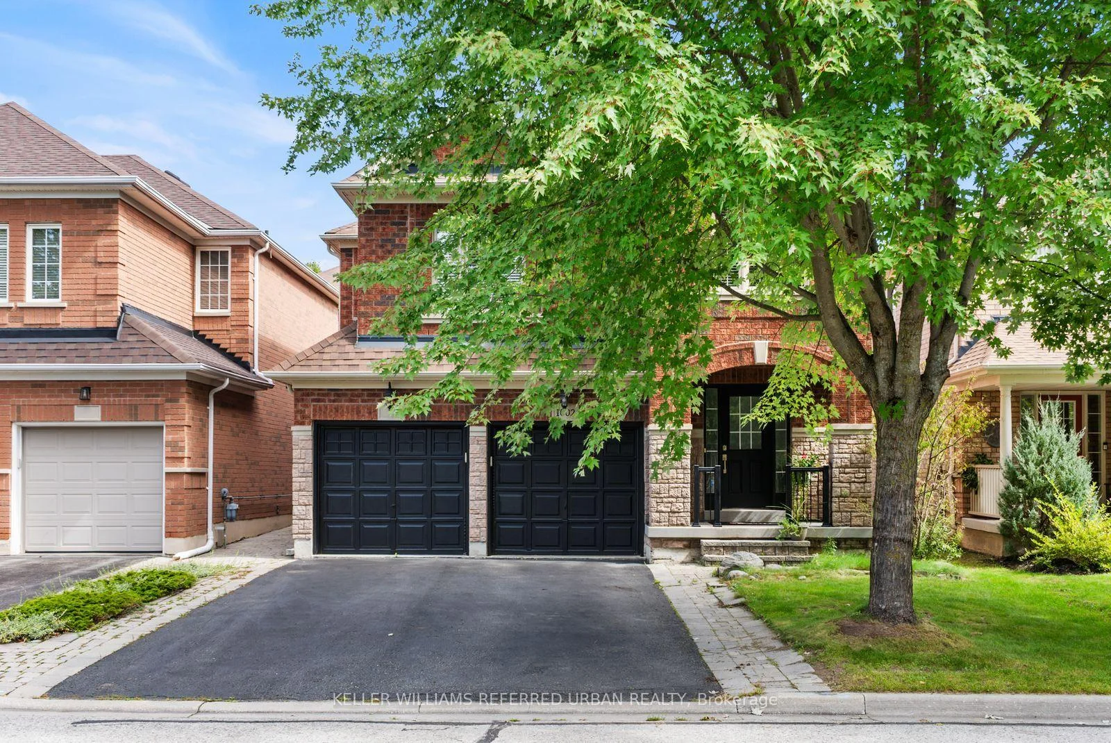 Photo 3 of 1002 Oaktree Crescent, Newmarket, Summerhill Estates — HOMEH