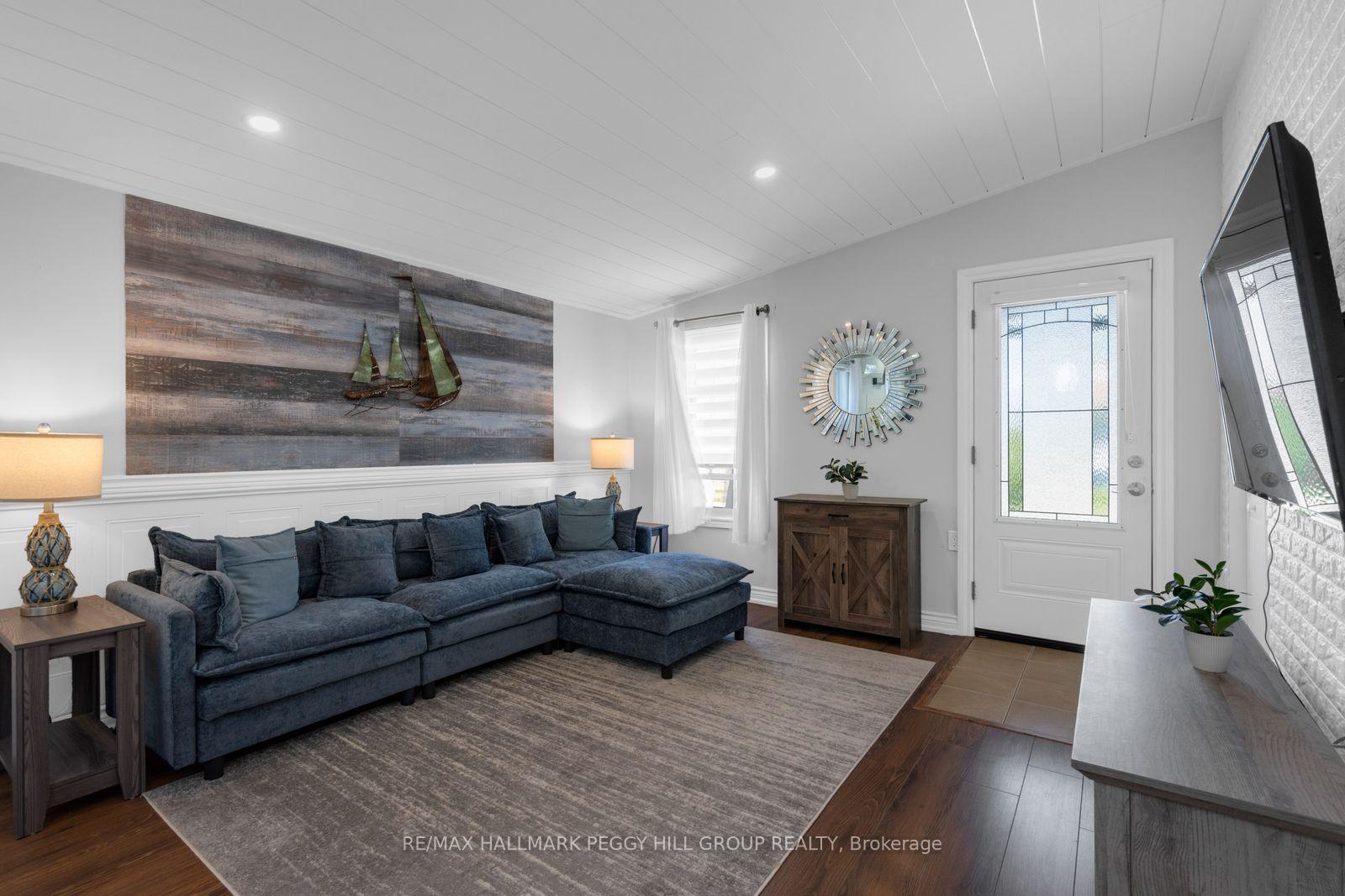 Photo 4 of 41 Laidlaw Street, Wasaga Beach — HOMEH