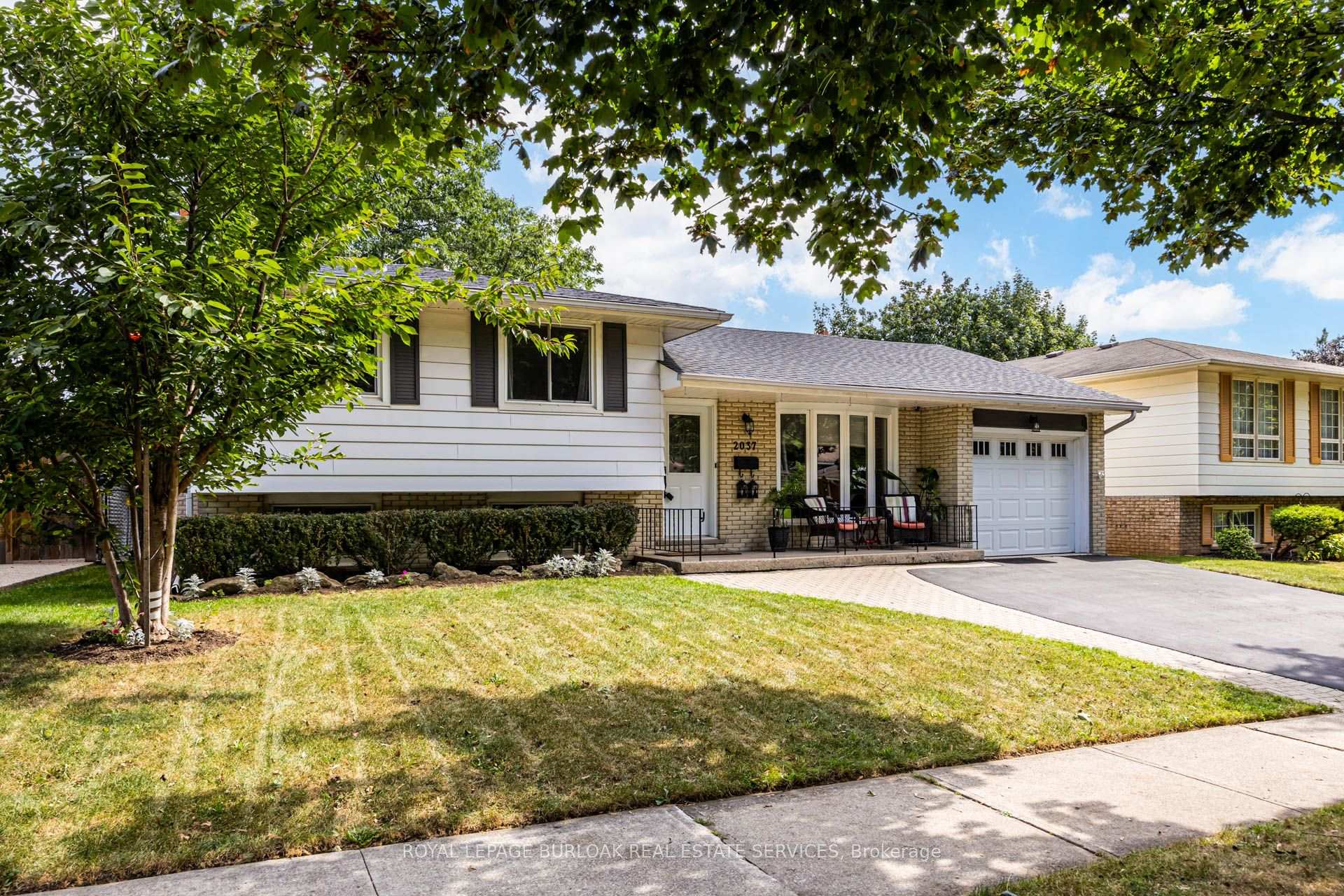Photo 3 of 2037 Mountain Grove Avenue, Burlington, Brant Hills — HOMEH