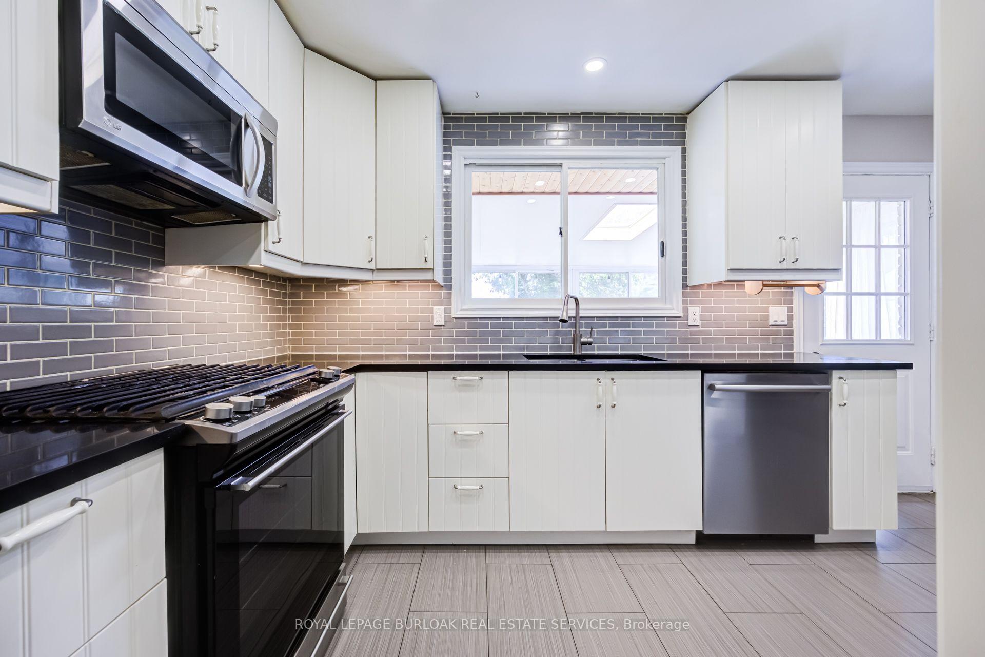 Photo 9 of 2037 Mountain Grove Avenue, Burlington, Brant Hills — HOMEH