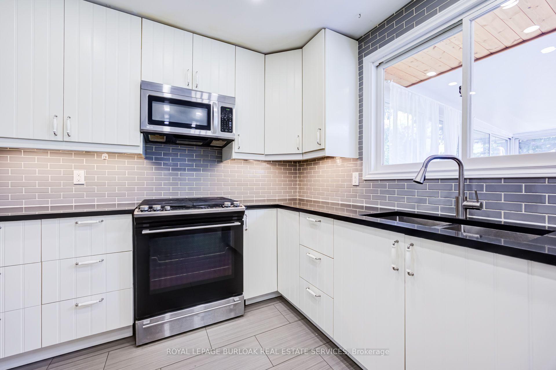 Photo 12 of 2037 Mountain Grove Avenue, Burlington, Brant Hills — HOMEH
