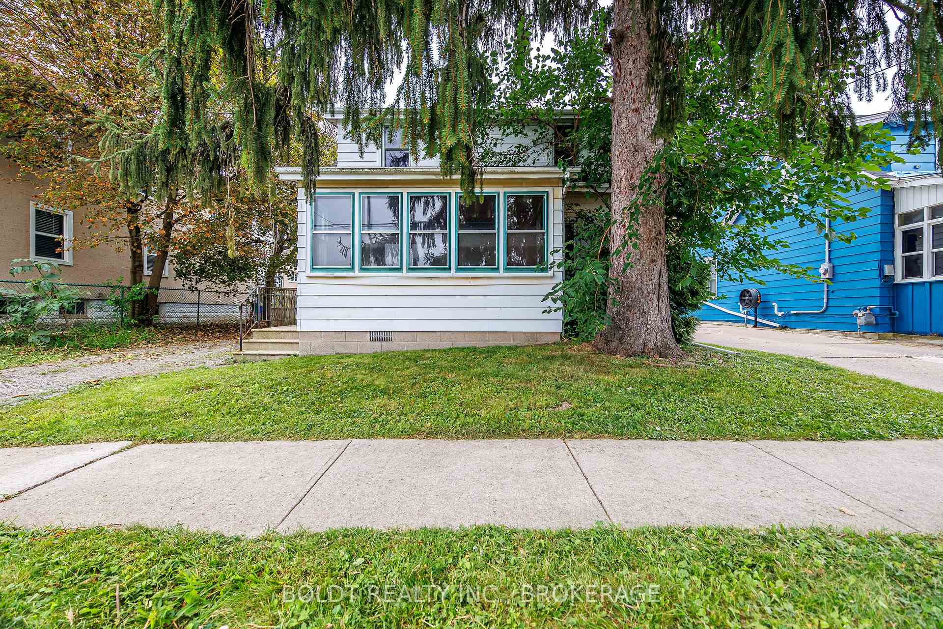 Photo 2 of 35 Regent Street, Thorold, Thorold Downtown — HOMEH