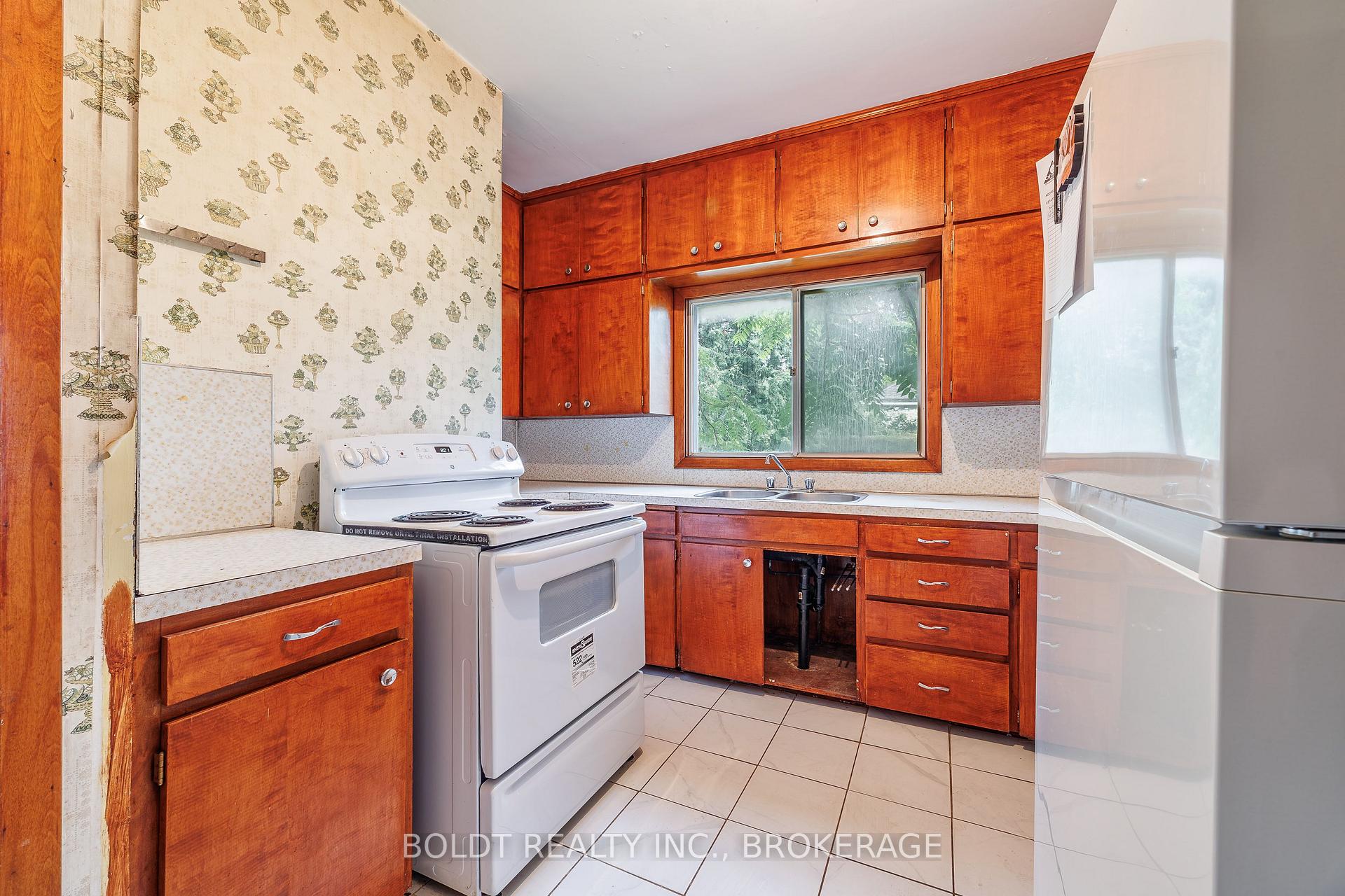 Photo 11 of 35 Regent Street, Thorold, Thorold Downtown — HOMEH