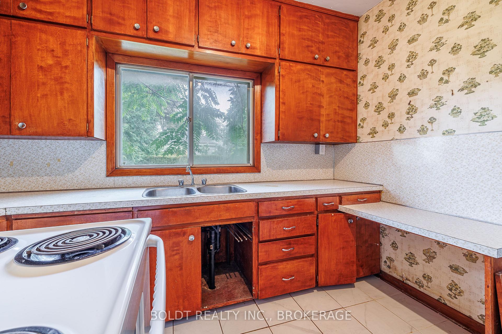 Photo 12 of 35 Regent Street, Thorold, Thorold Downtown — HOMEH