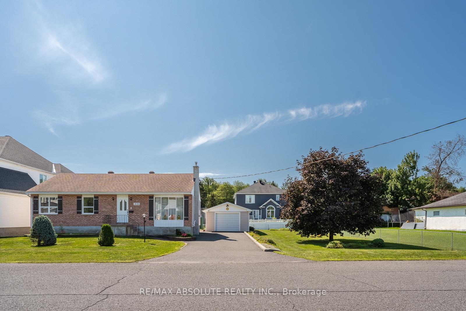Photo 1 of 1880 Kingsdale Avenue, Ottawa, Blossom Park/Leitrim — HOMEH
